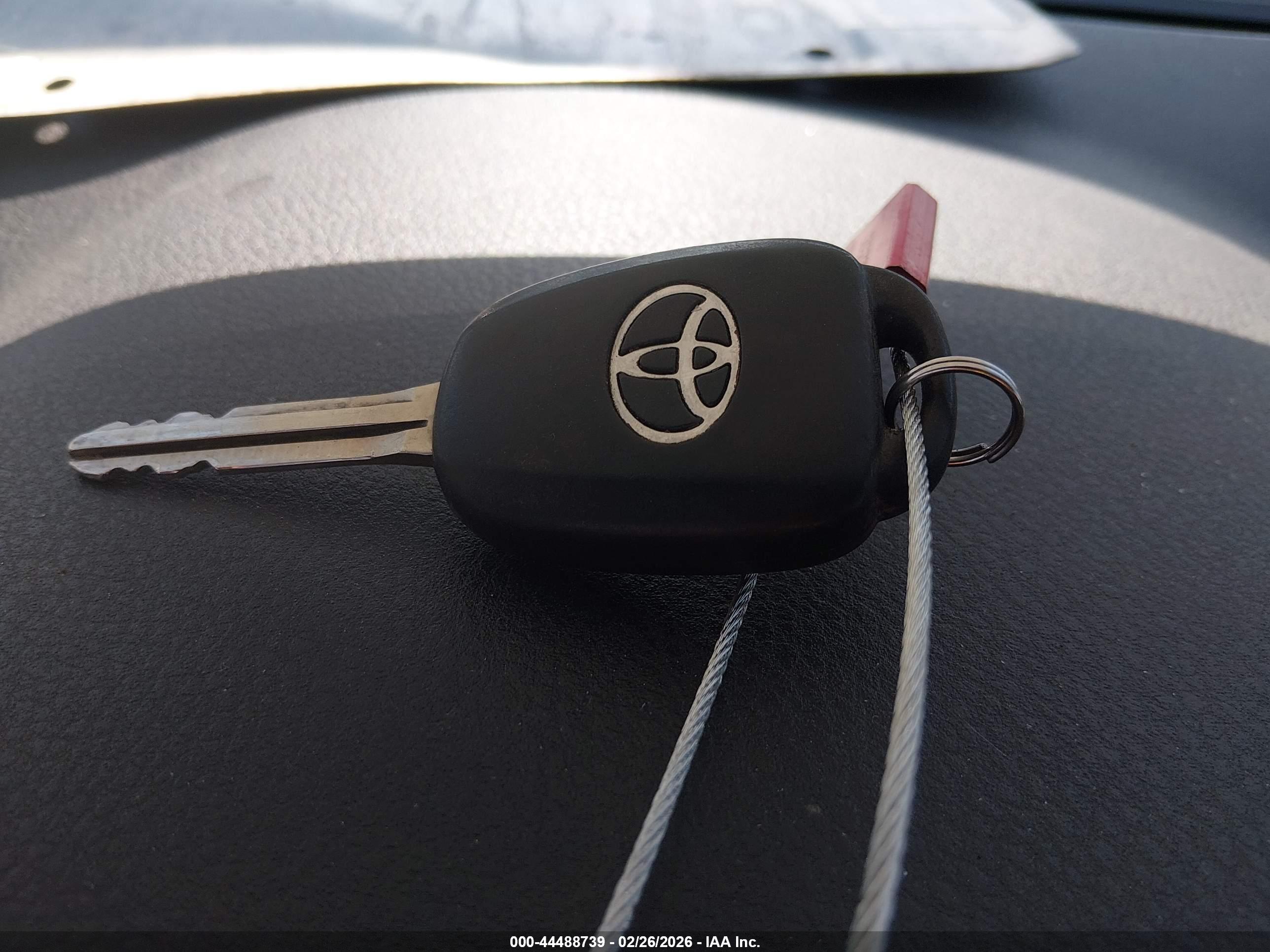 TOYOTA RAV4 image 11
