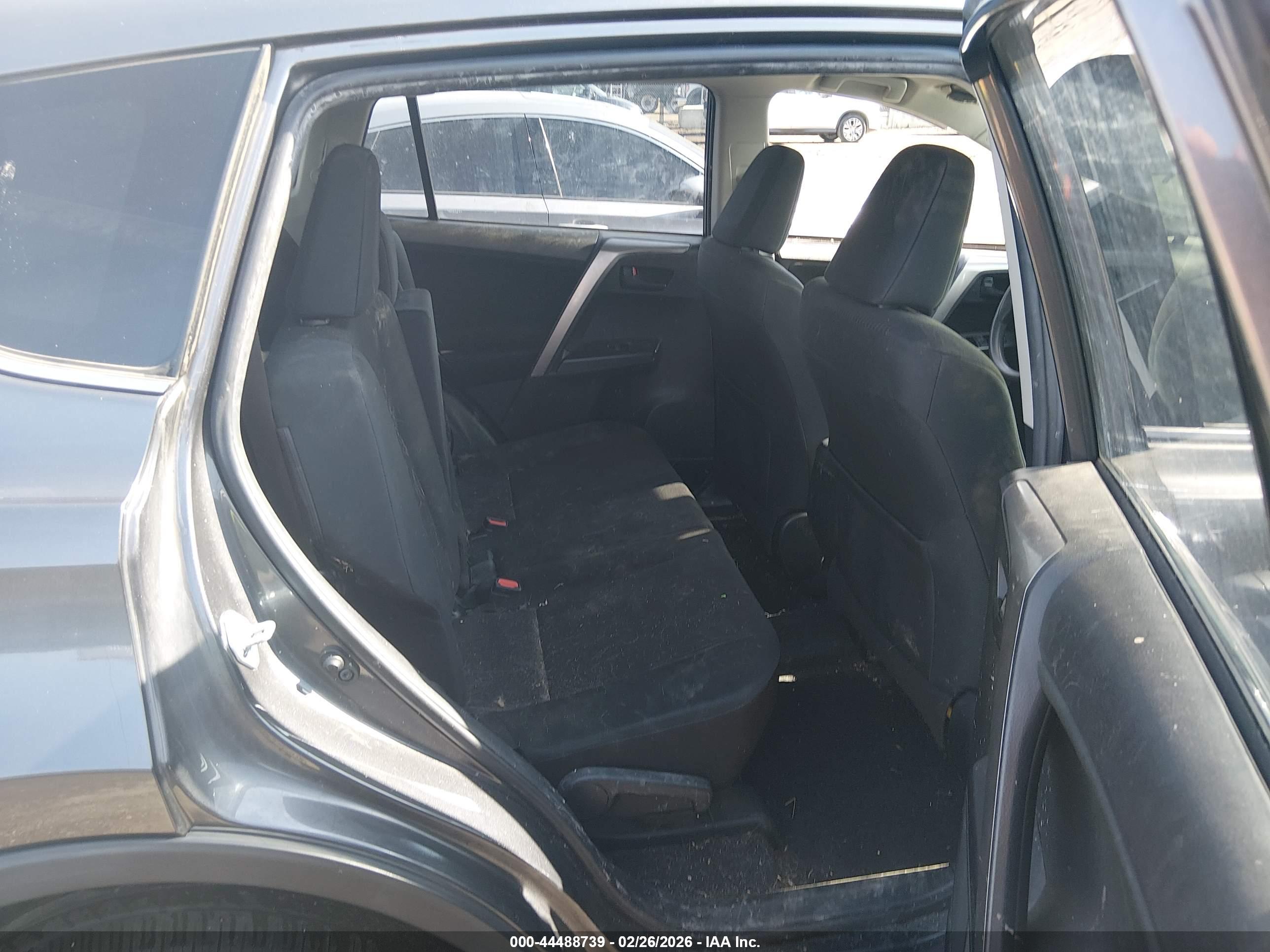 TOYOTA RAV4 image 8