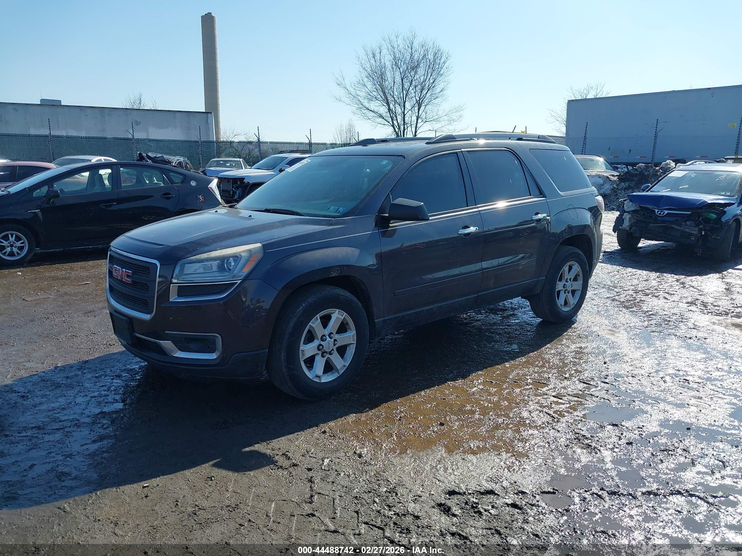 GMC ACADIA image 2