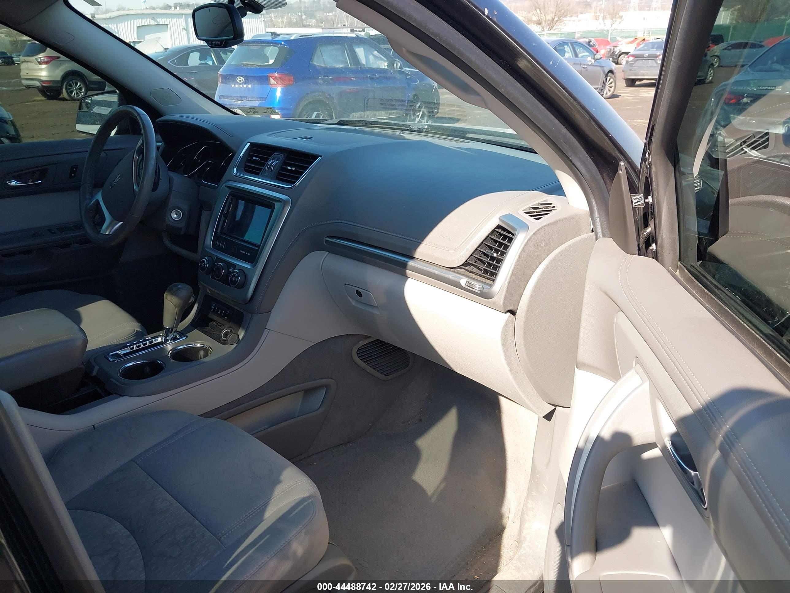 GMC ACADIA image 5