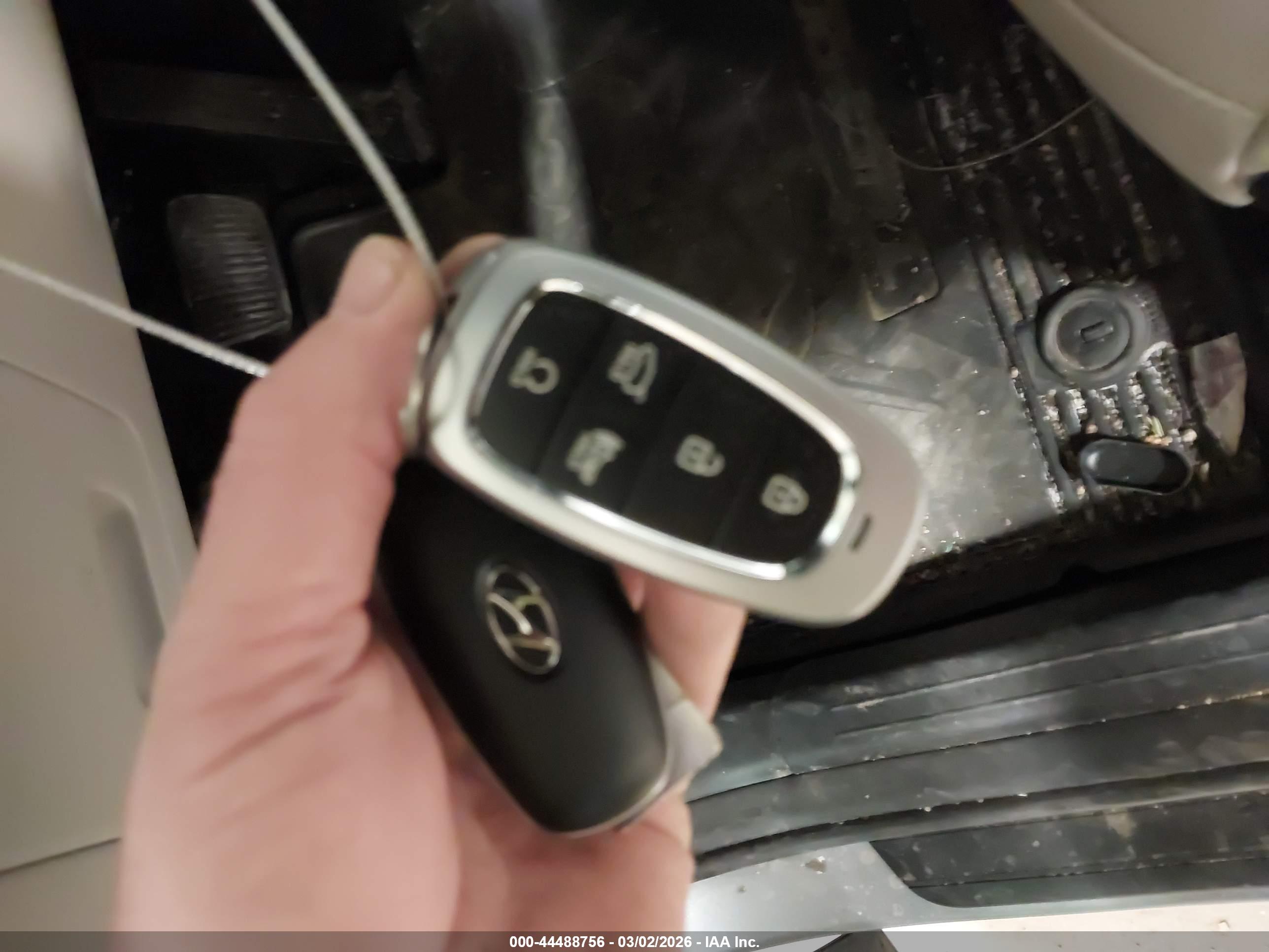 HYUNDAI TUCSON image 11