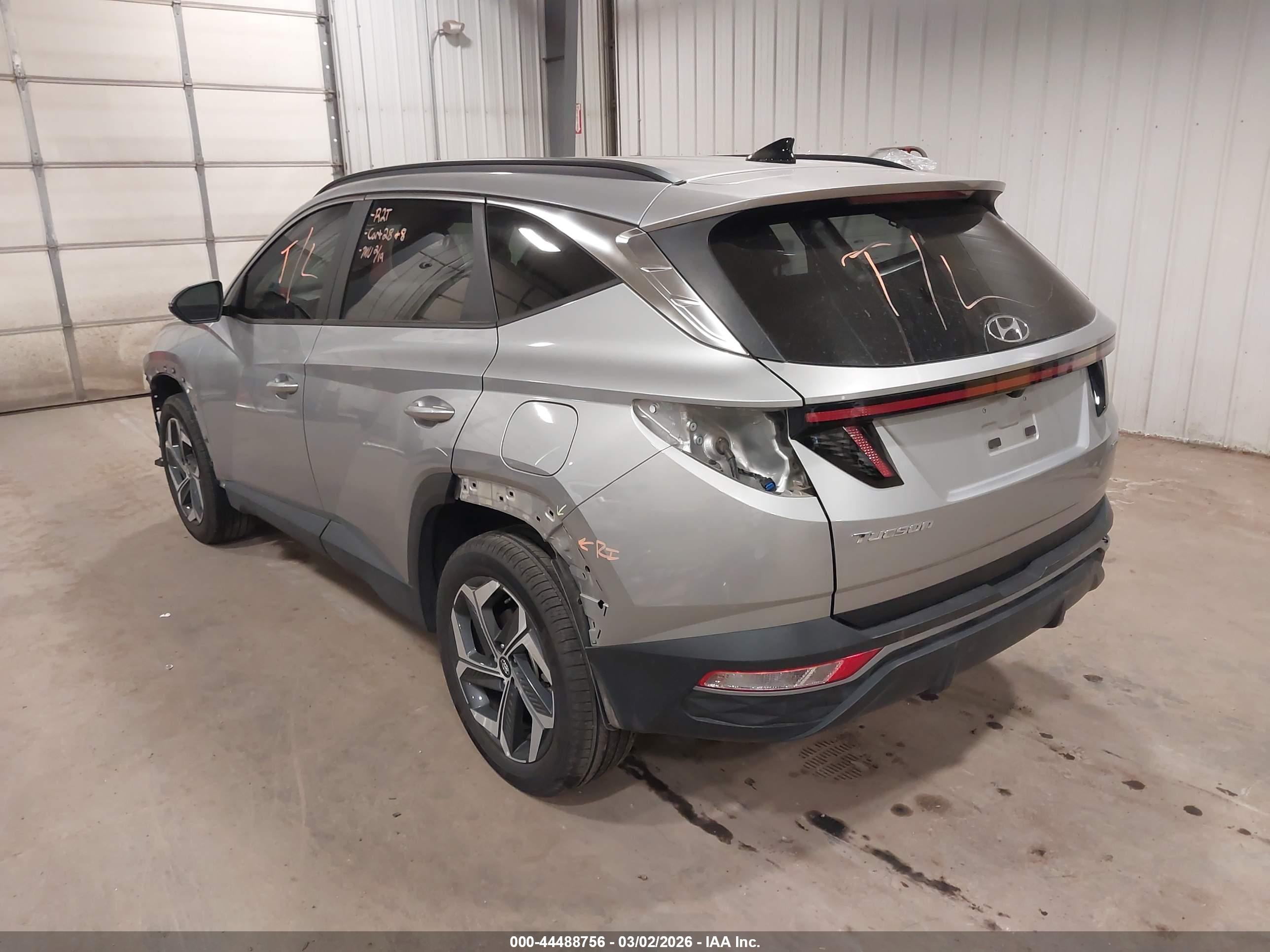 HYUNDAI TUCSON image 3