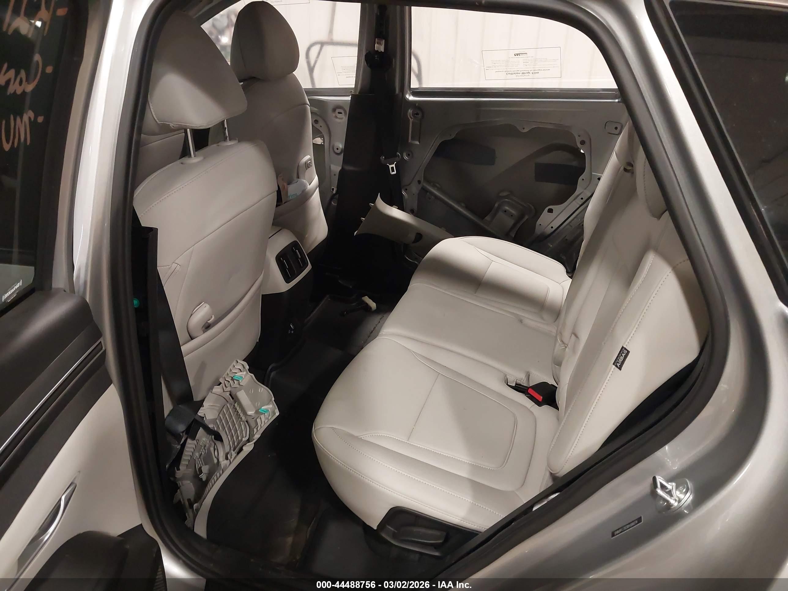 HYUNDAI TUCSON image 8
