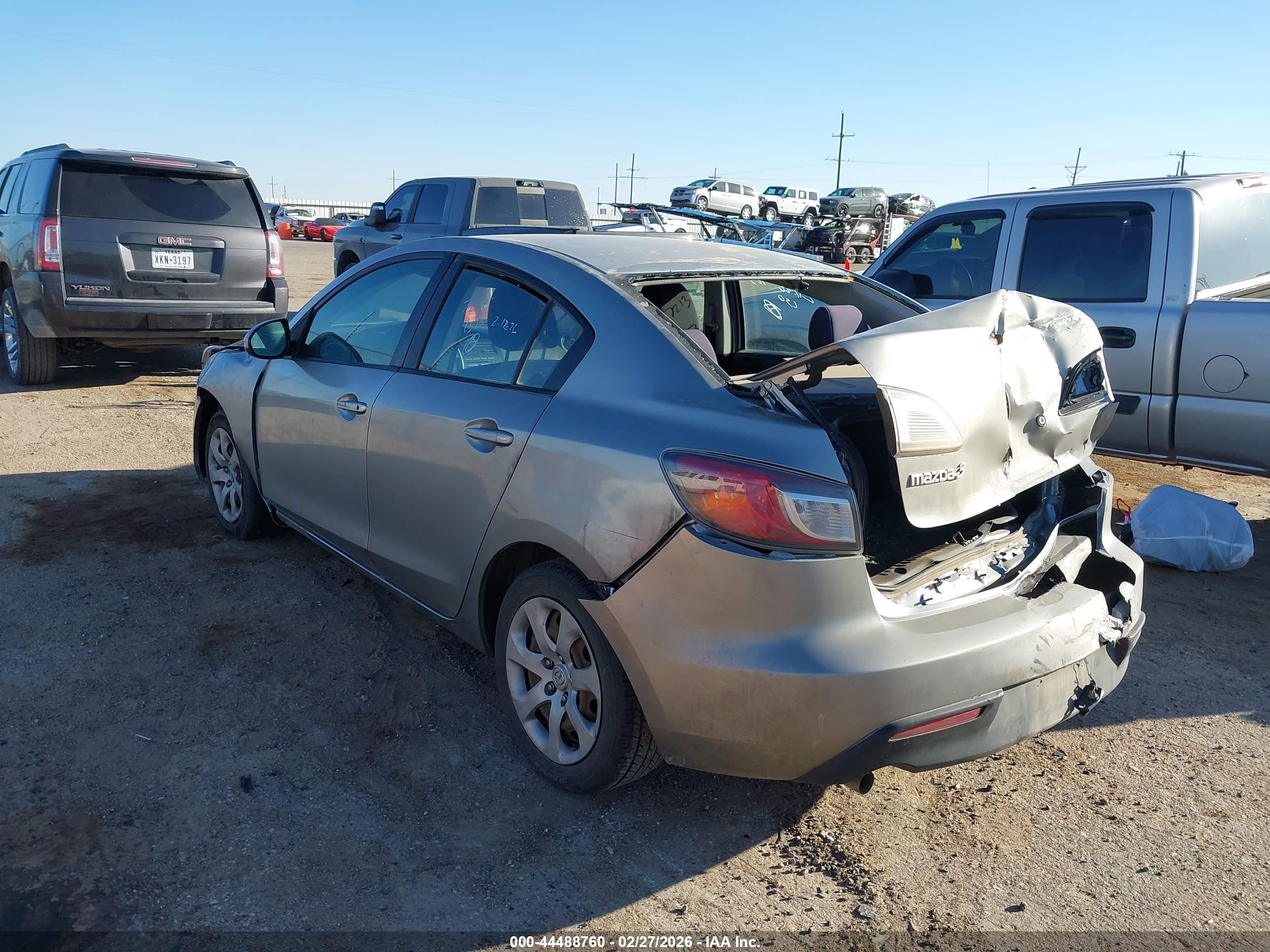MAZDA MAZDA3 image 3