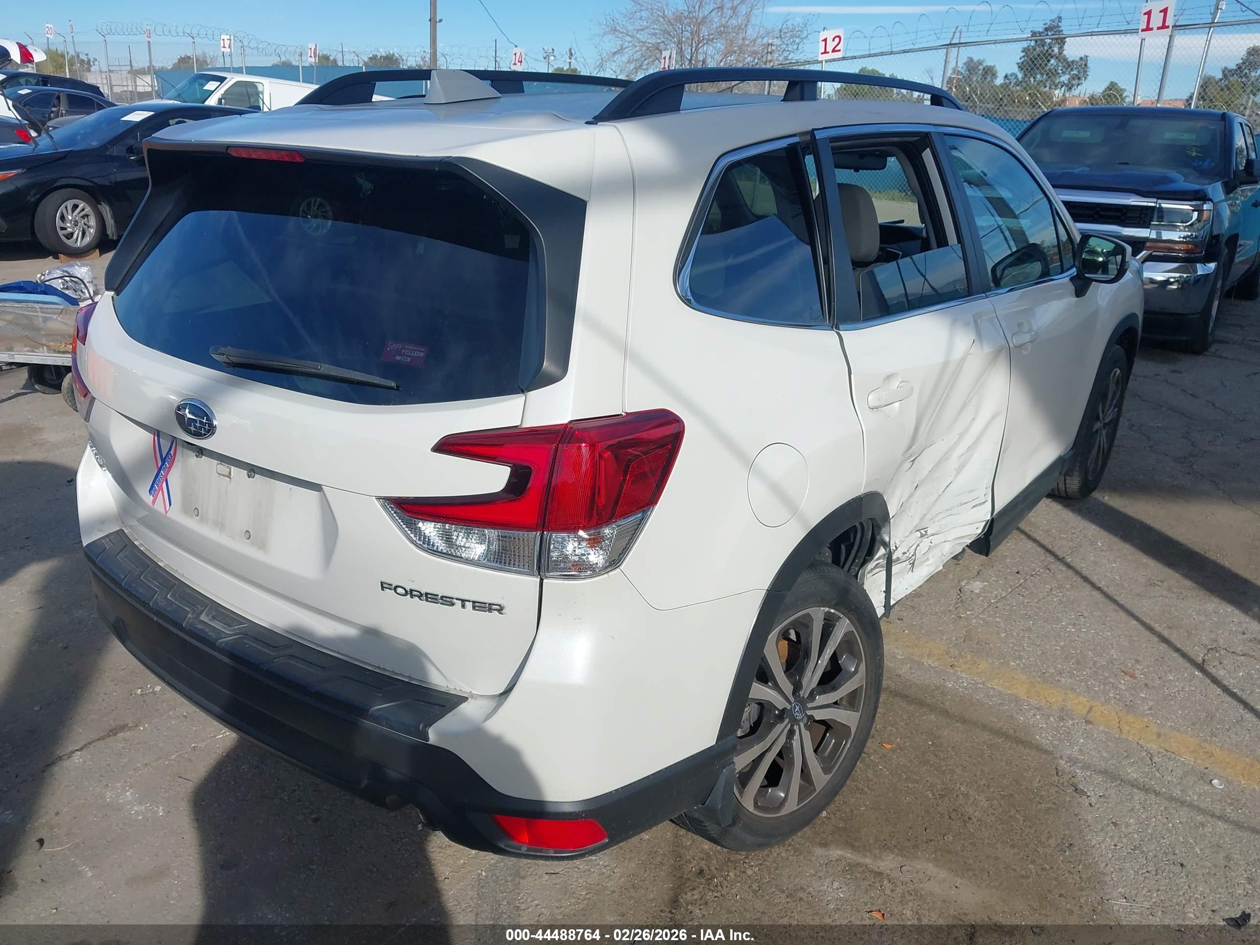 SUBARU FORESTER image 4