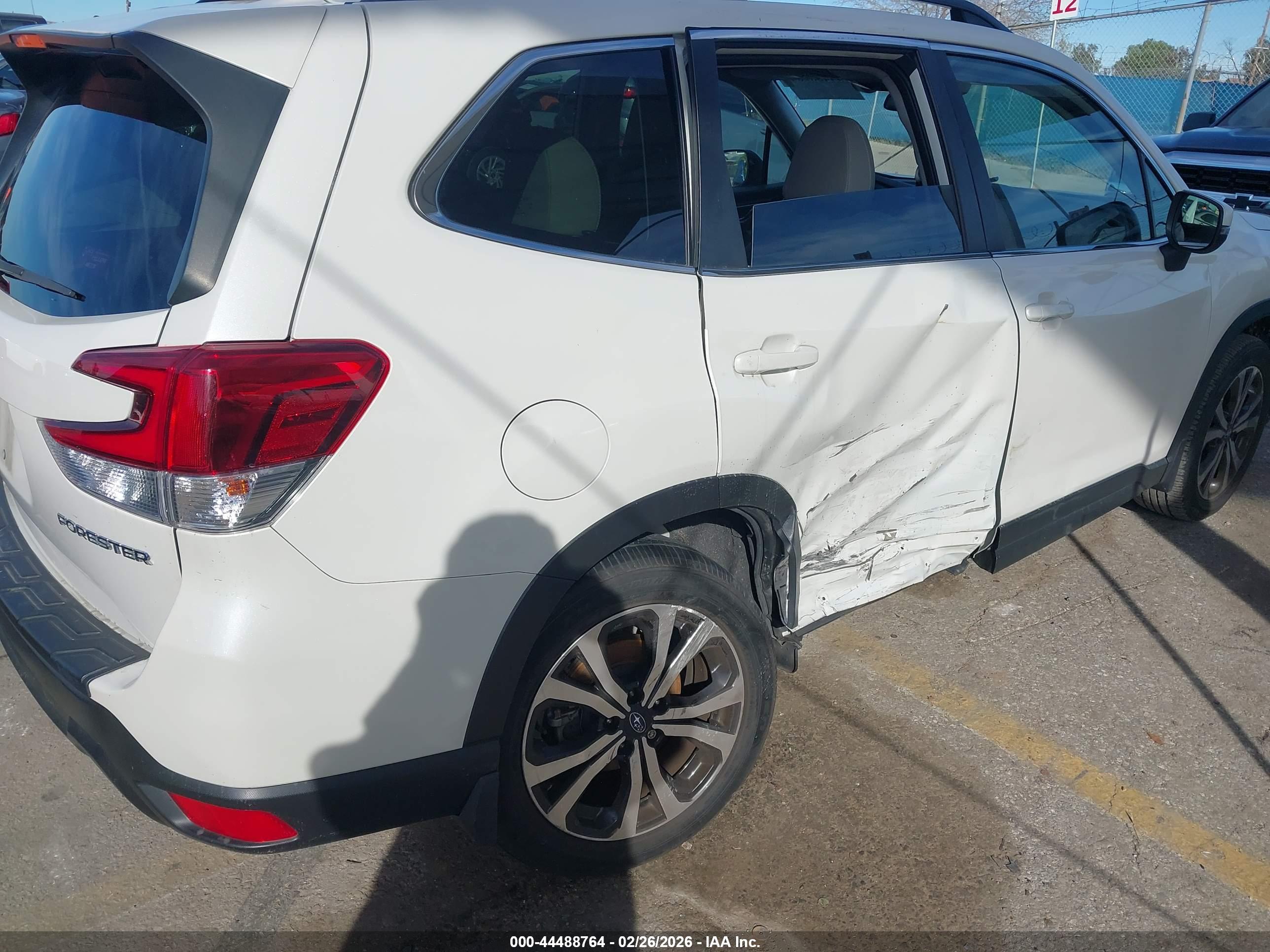 SUBARU FORESTER image 6