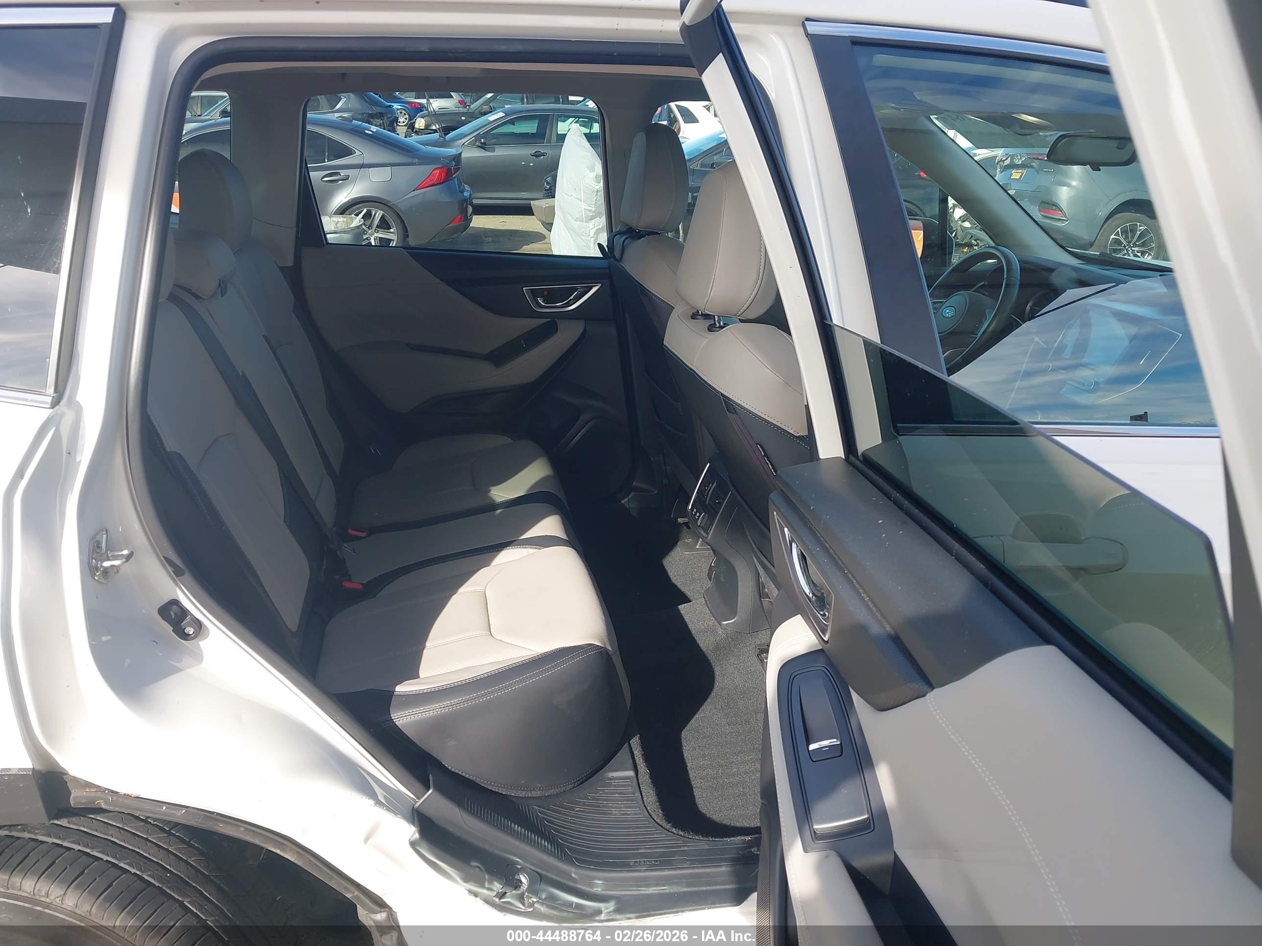 SUBARU FORESTER image 8