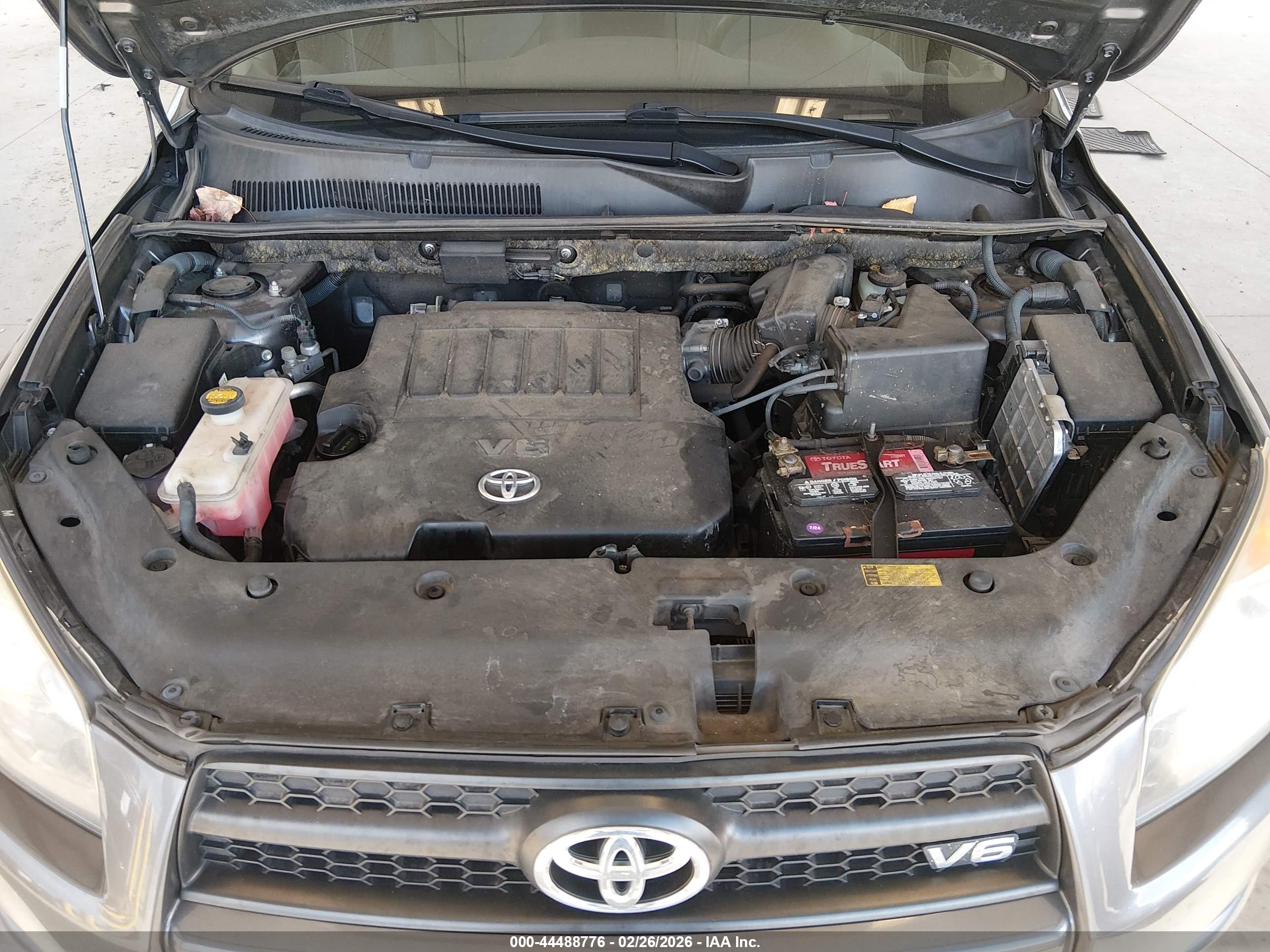 TOYOTA RAV4 image 10