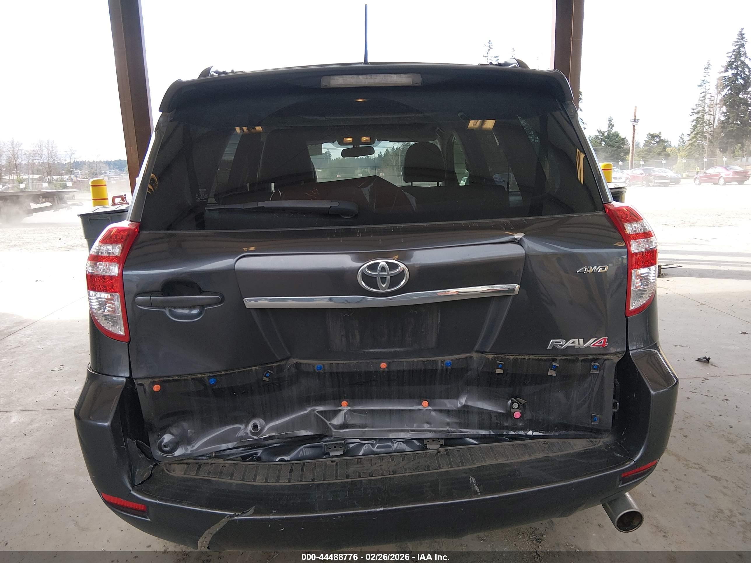 TOYOTA RAV4 image 6