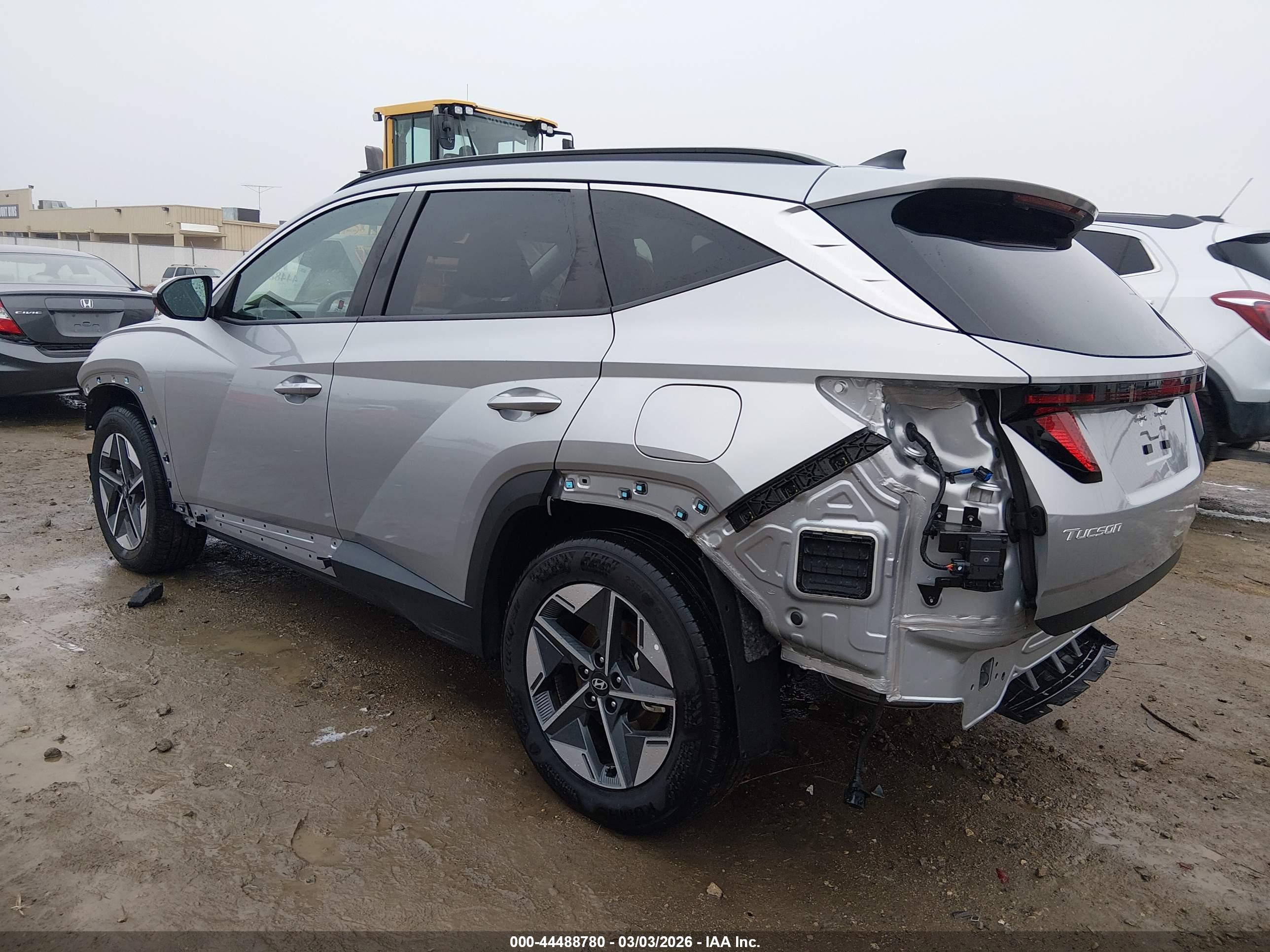 HYUNDAI TUCSON image 3