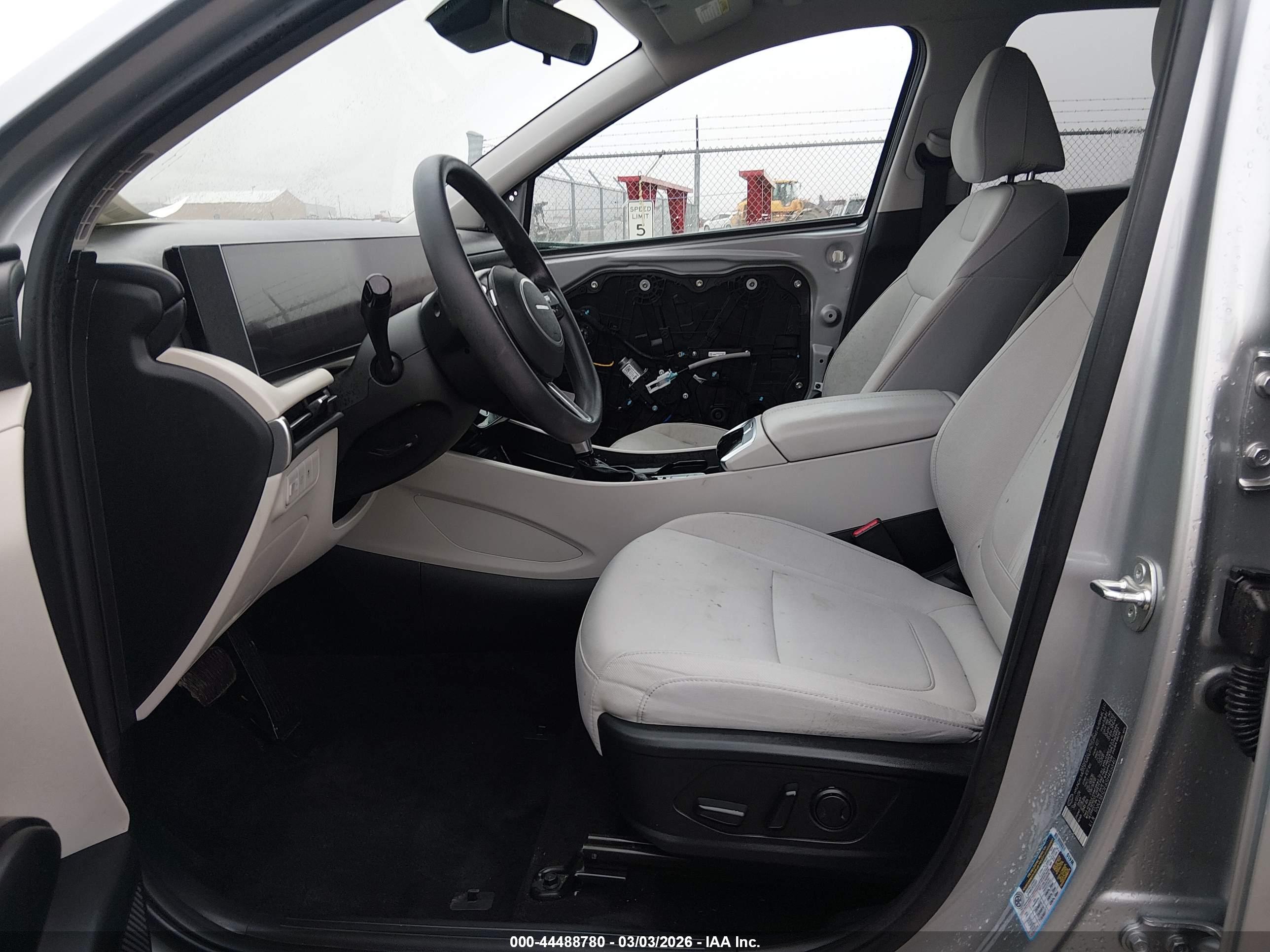 HYUNDAI TUCSON image 5