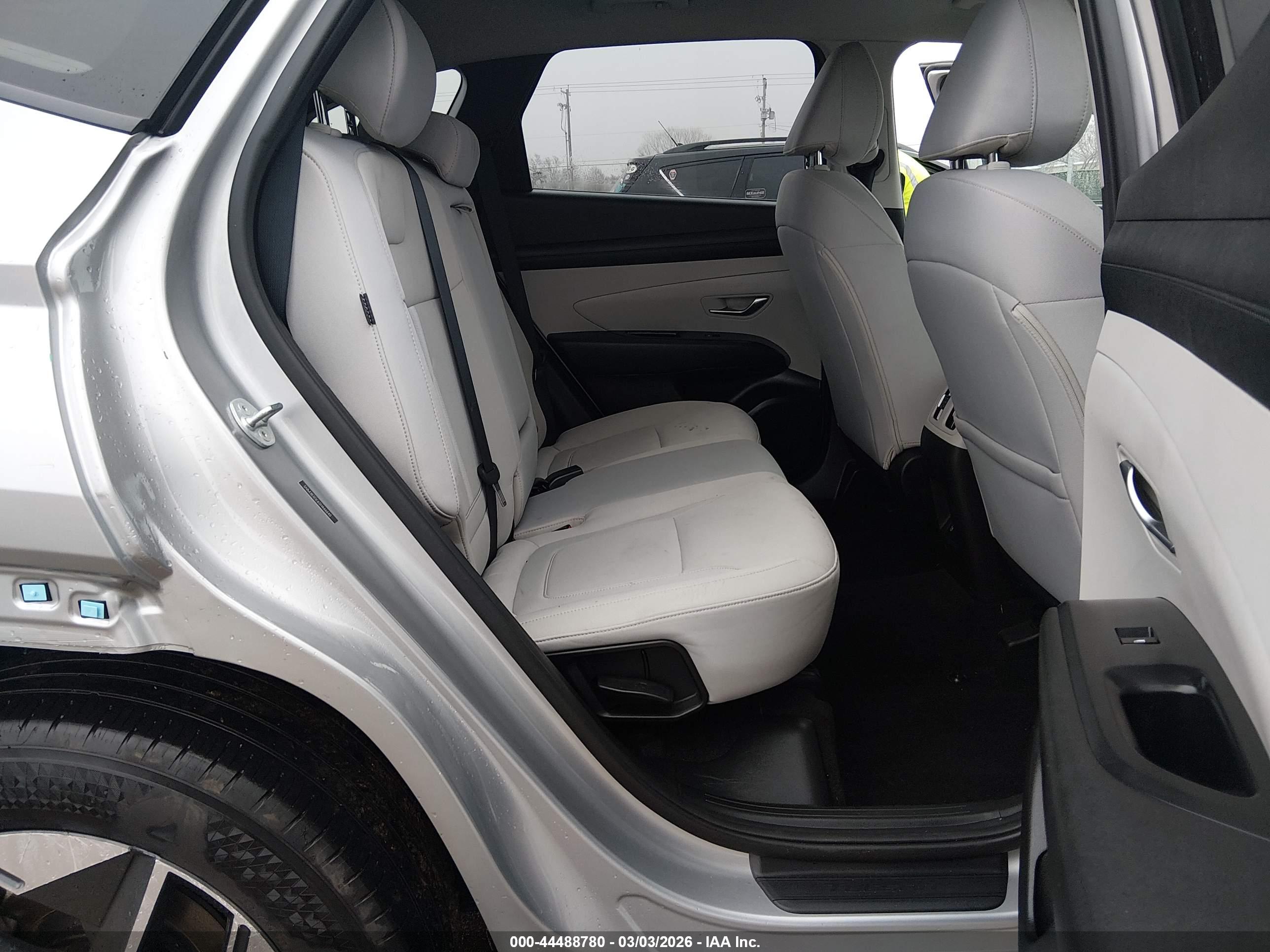 HYUNDAI TUCSON image 8