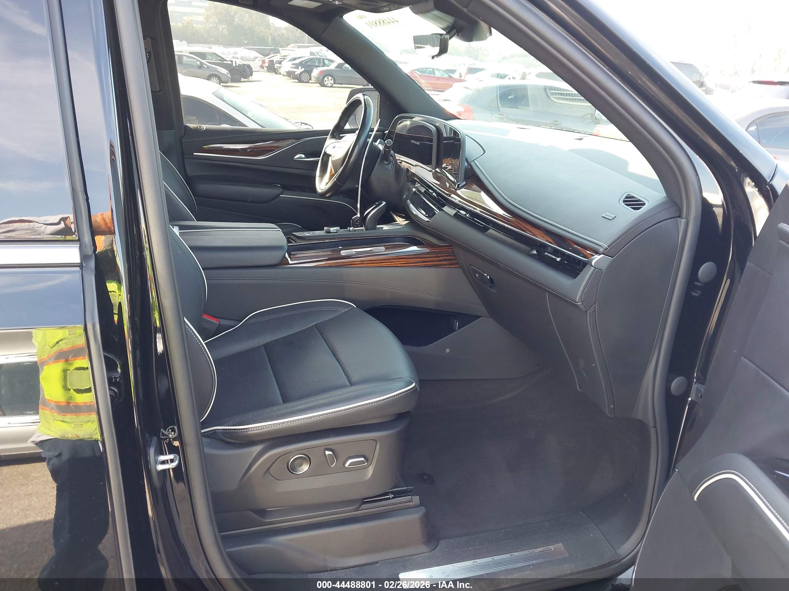 CADILLAC ESCALADE image 5