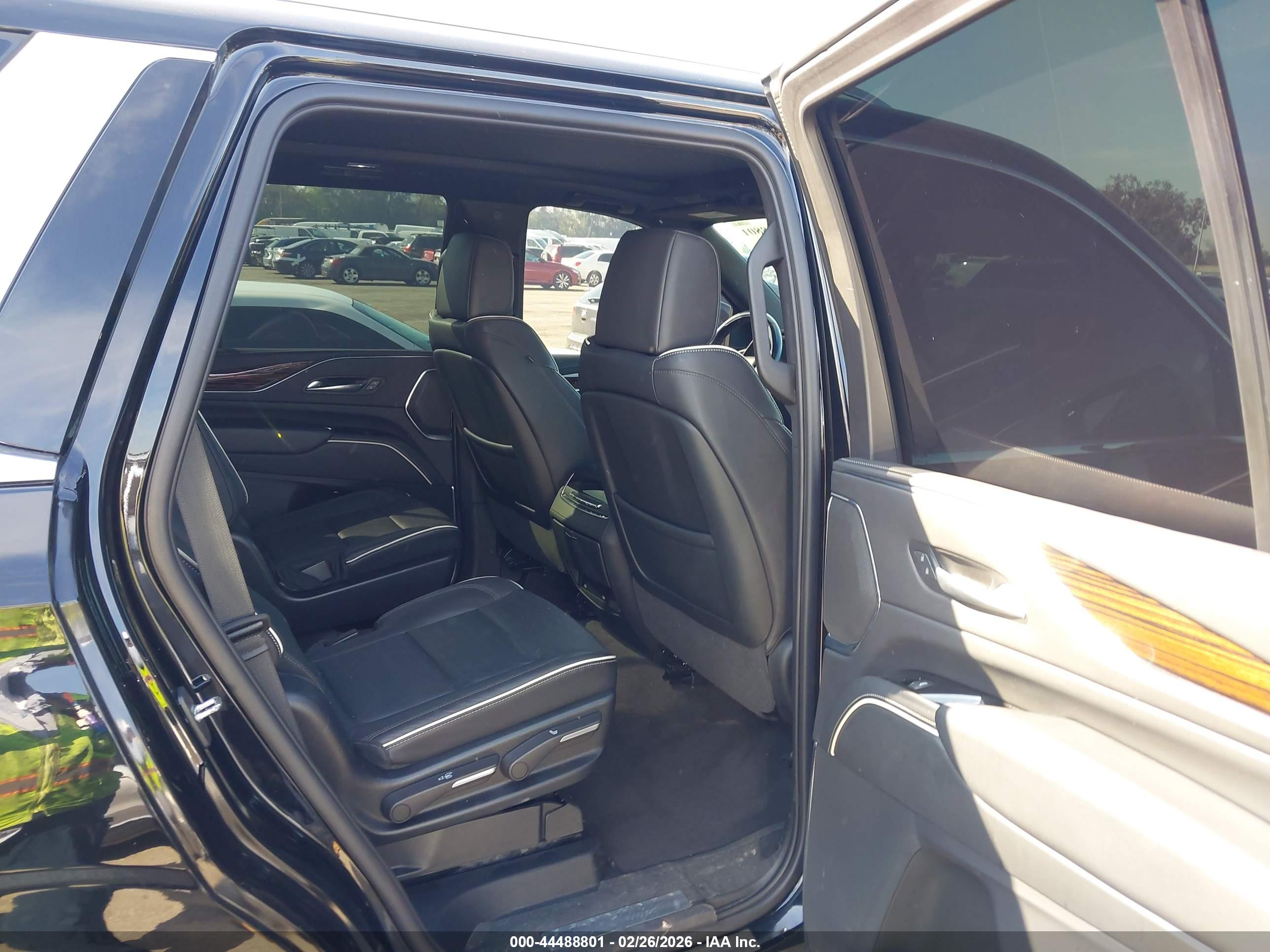 CADILLAC ESCALADE image 8