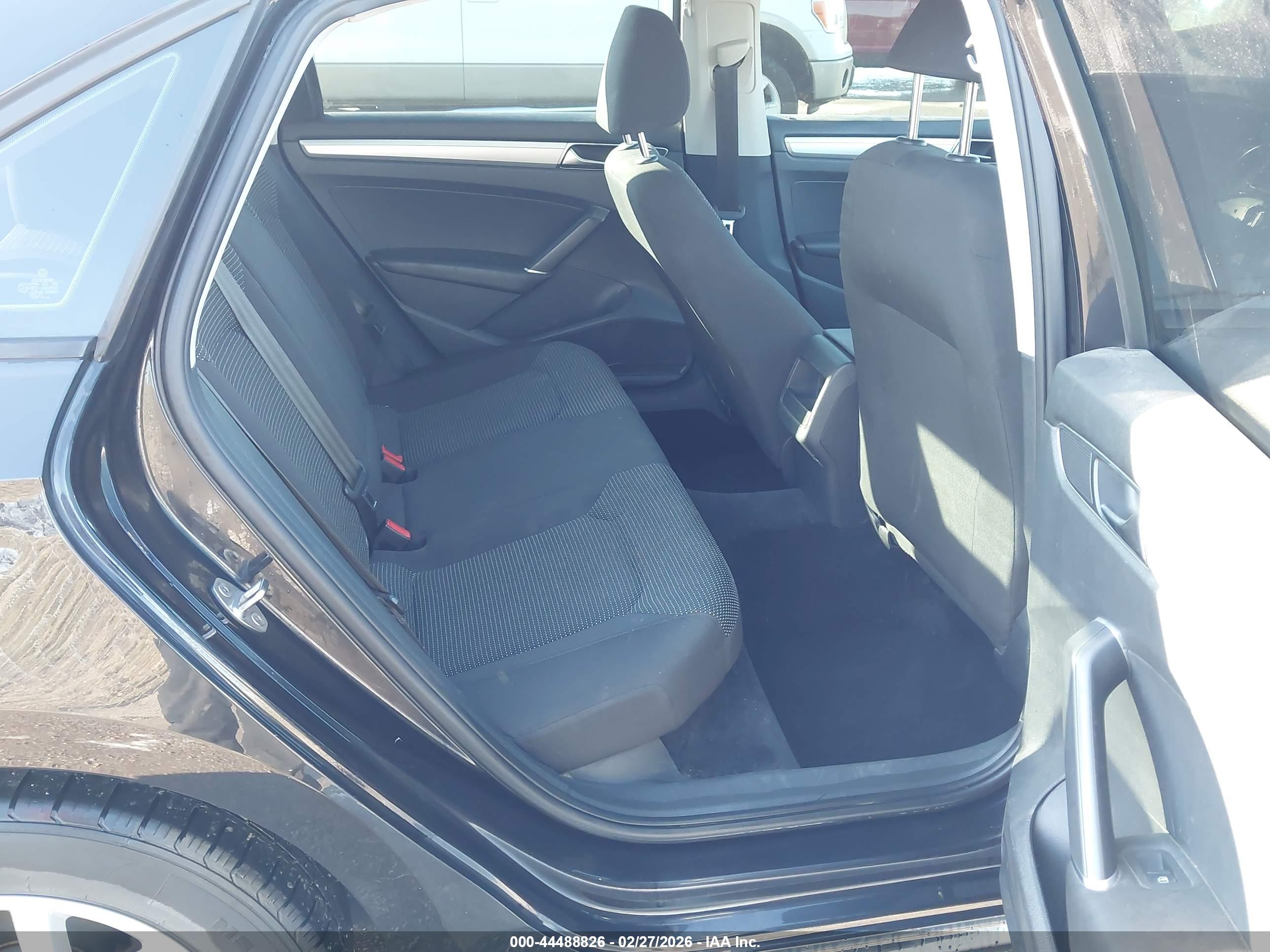 VOLKSWAGEN PASSAT image 8