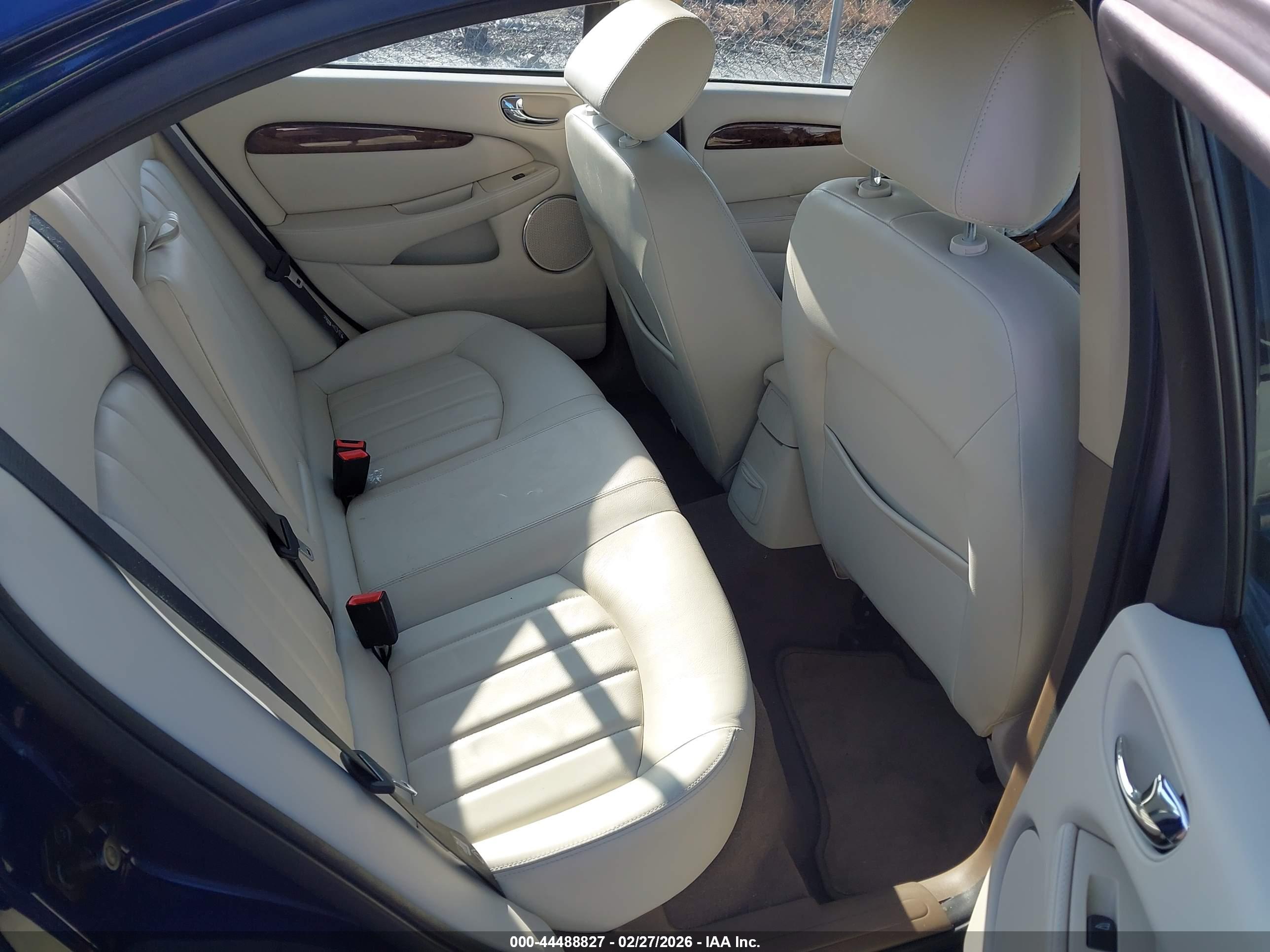 JAGUAR X-TYPE image 8