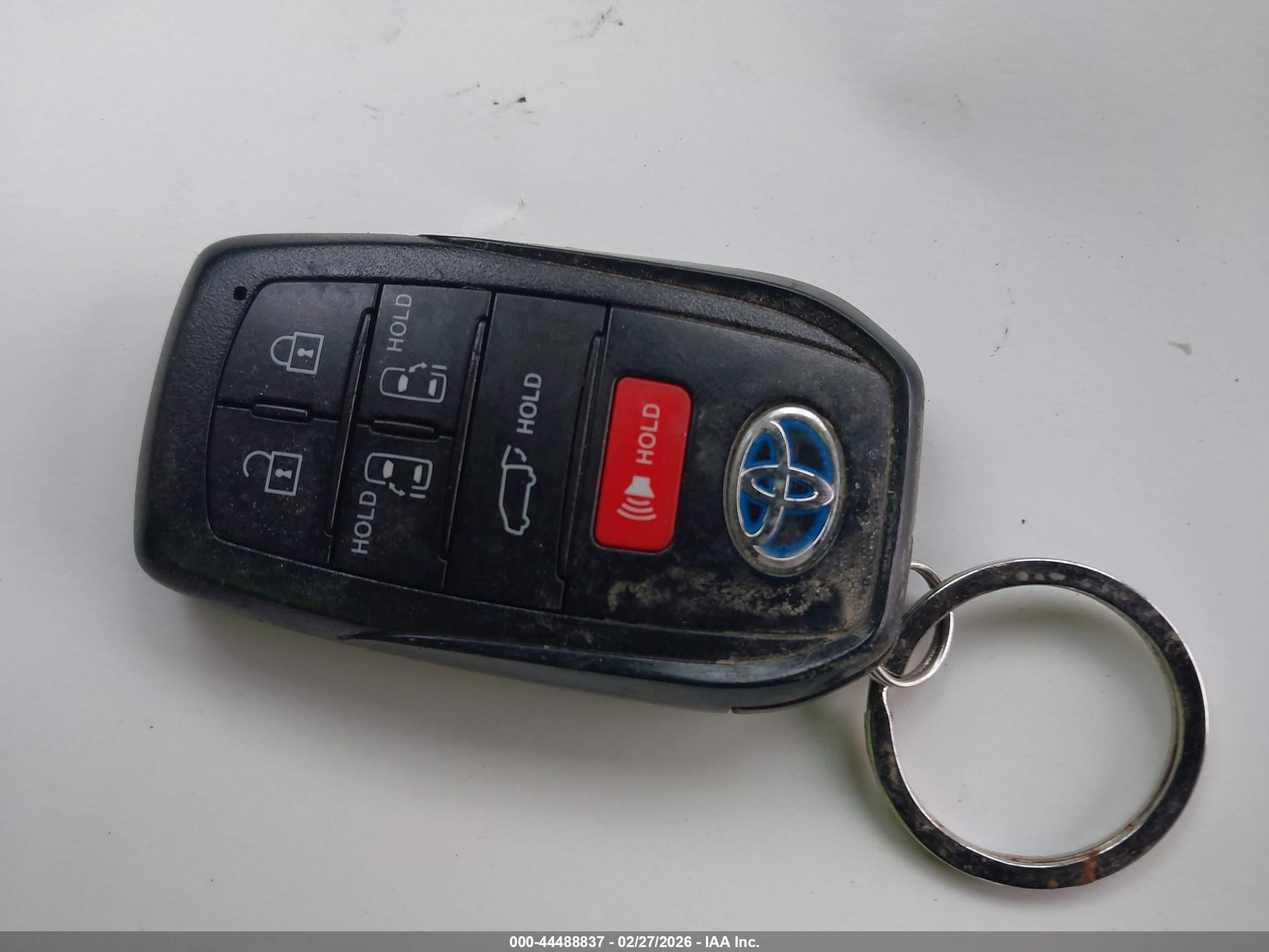 TOYOTA SIENNA image 11