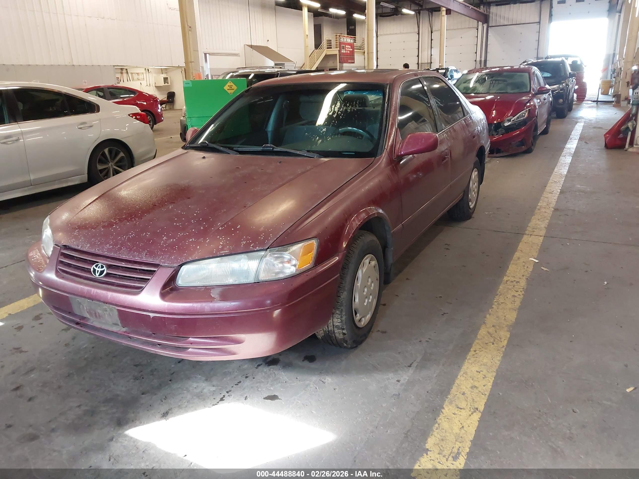 TOYOTA CAMRY image 2