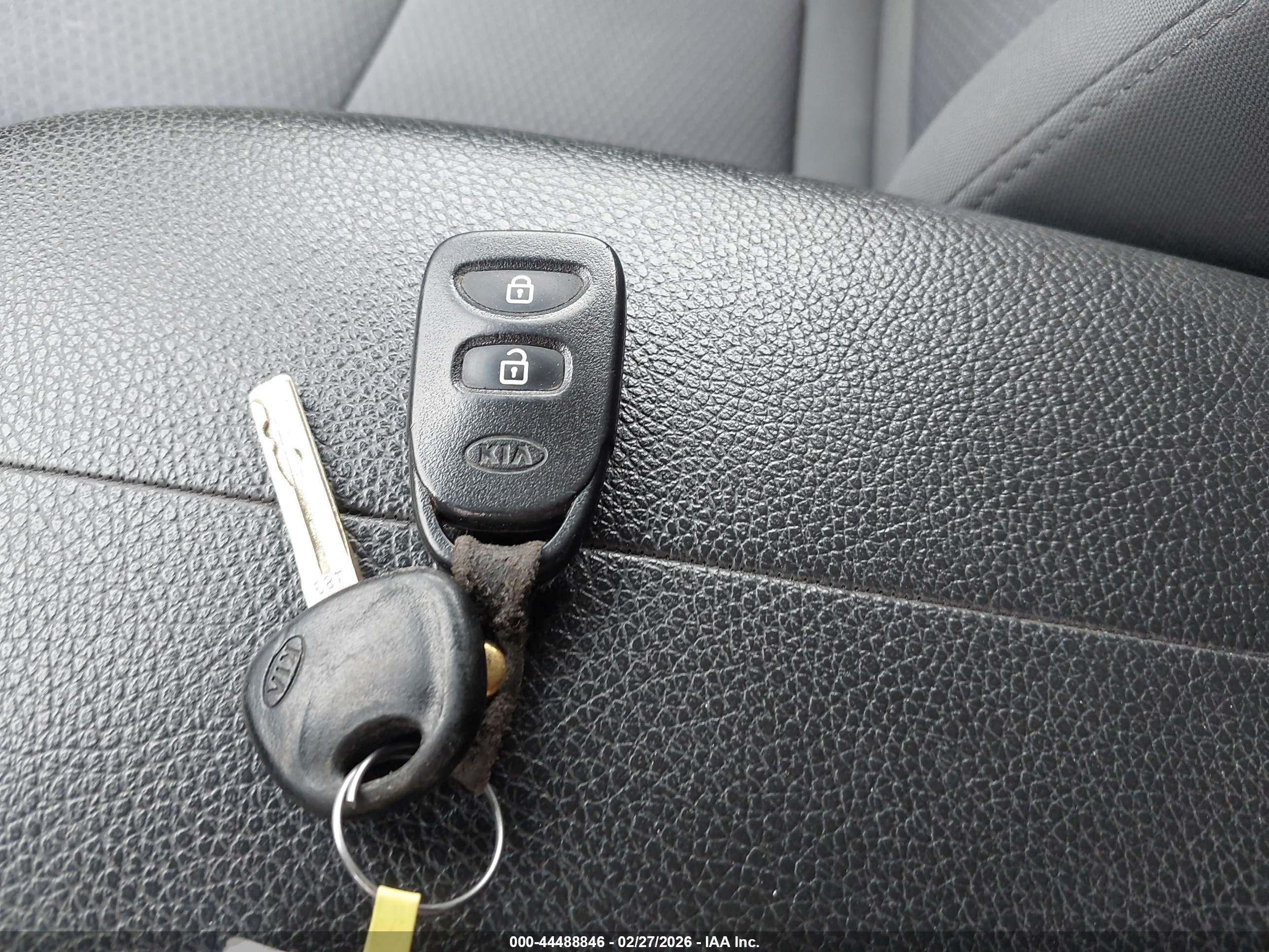 KIA SORENTO image 11