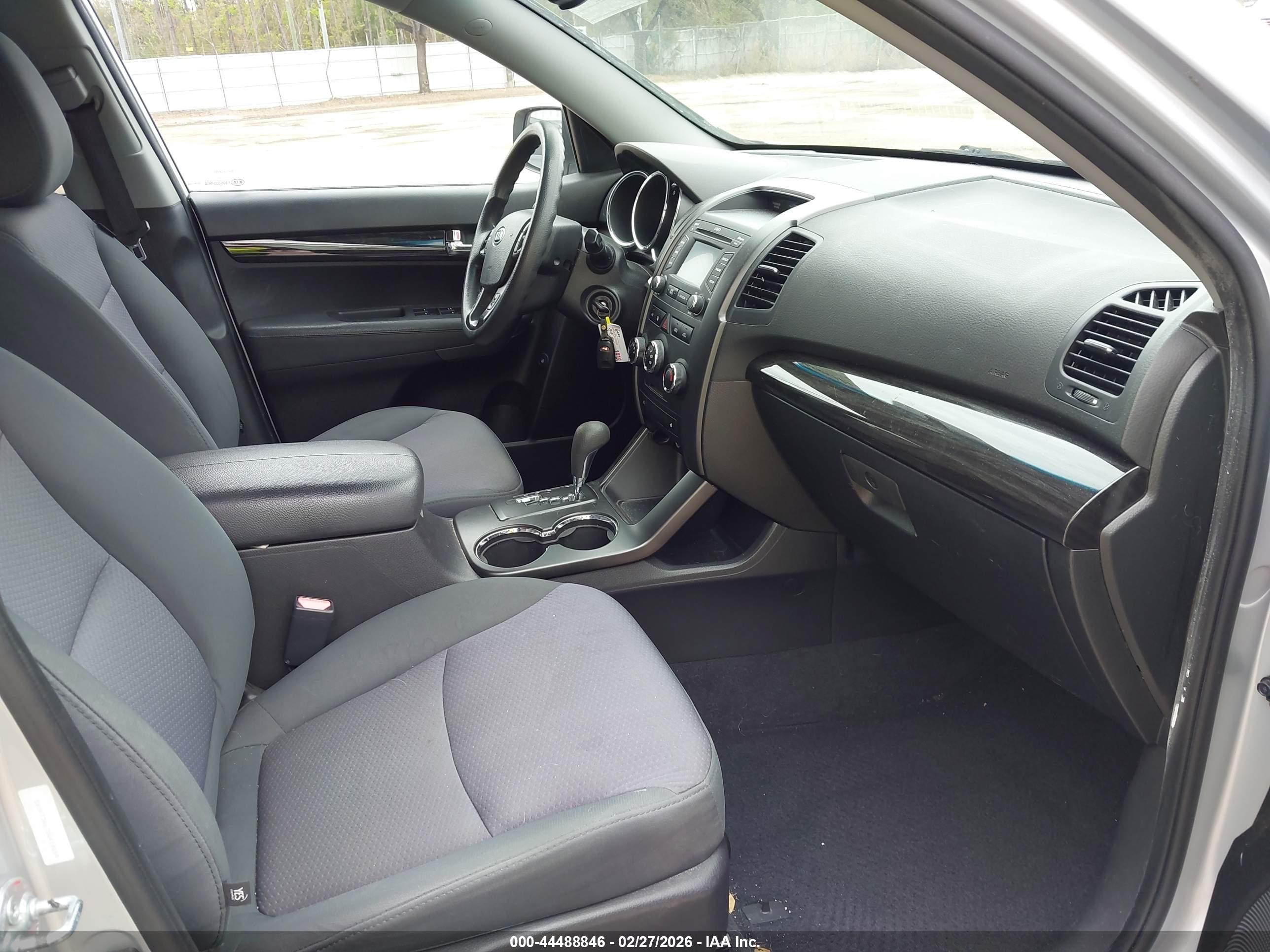 KIA SORENTO image 5