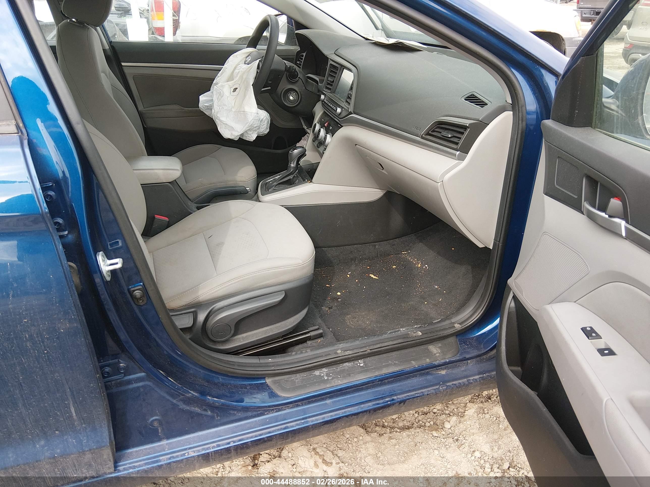 HYUNDAI ELANTRA image 5
