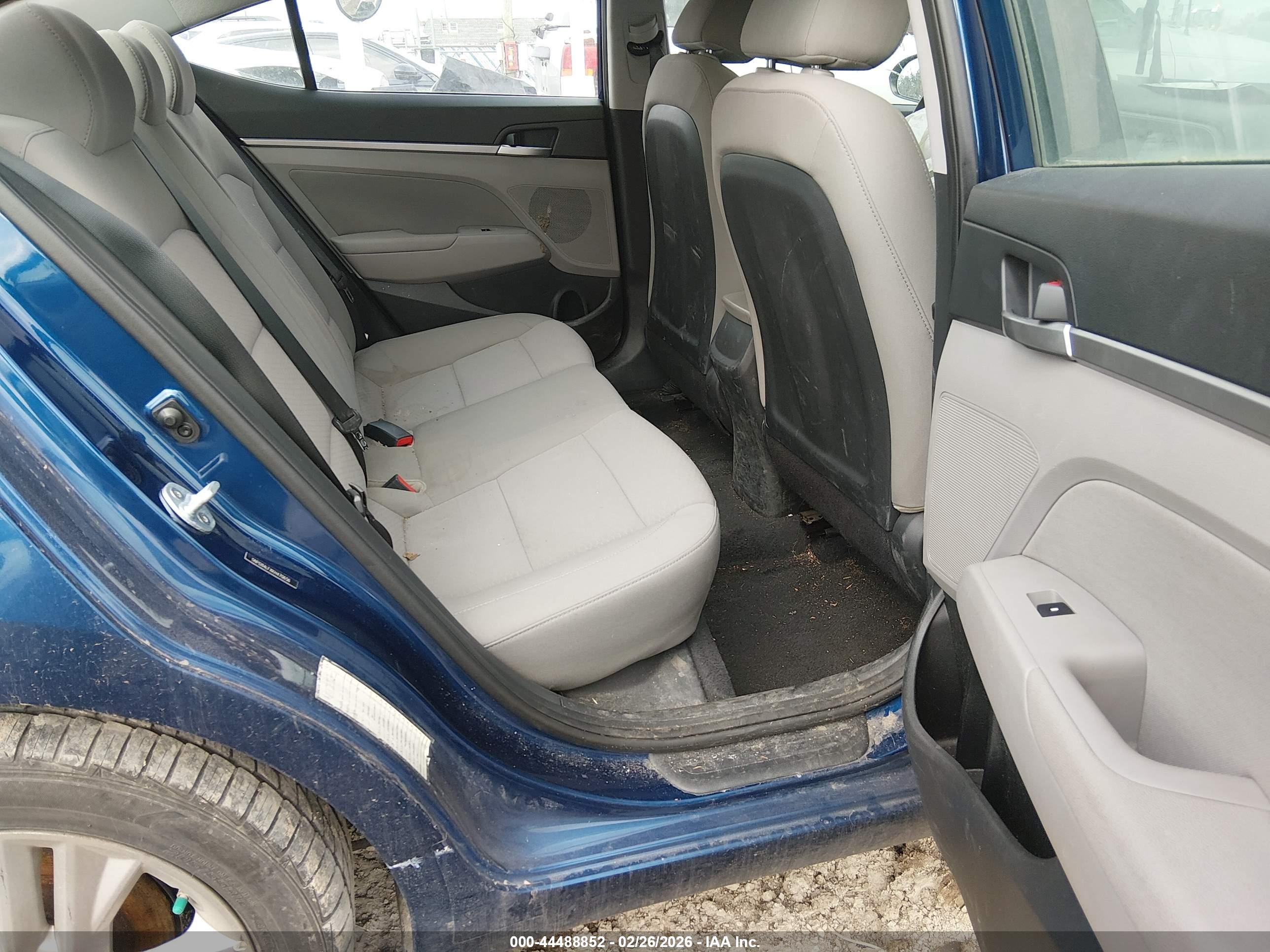 HYUNDAI ELANTRA image 8