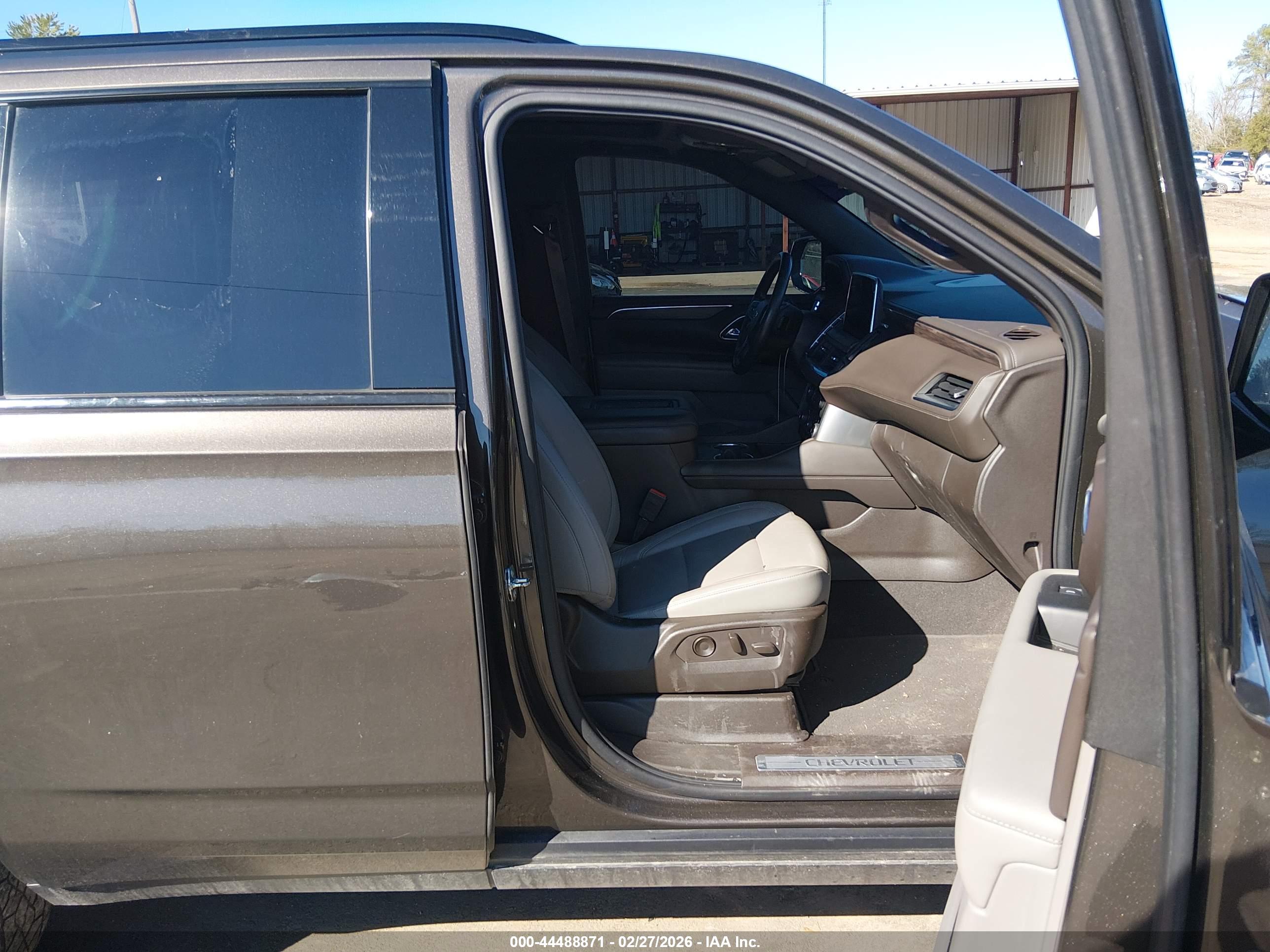 CHEVROLET TAHOE image 5