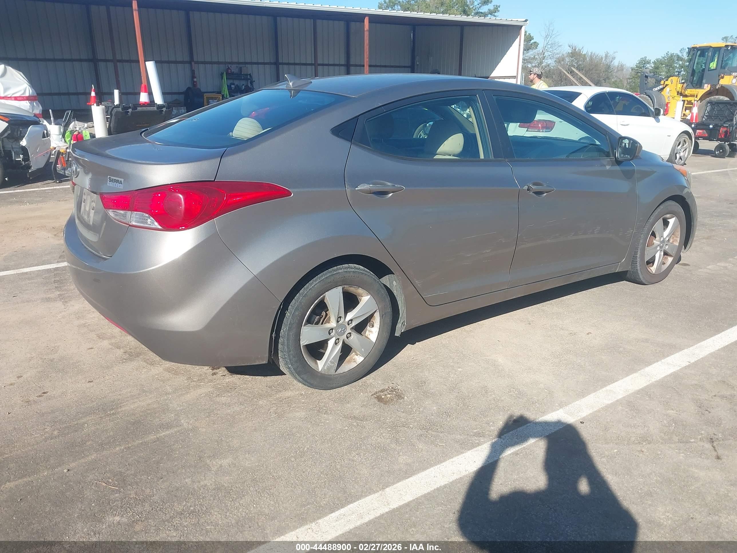 HYUNDAI ELANTRA image 4