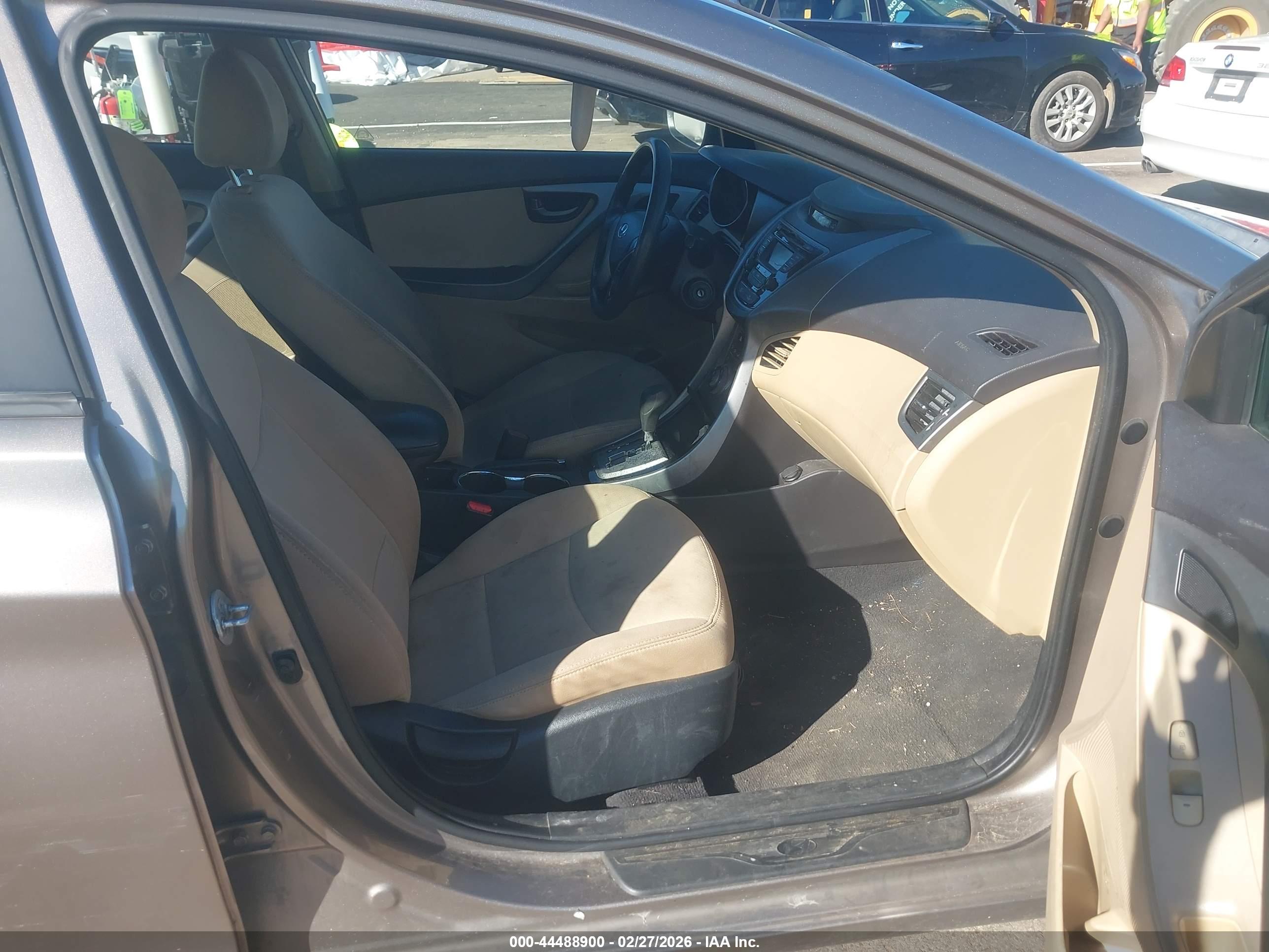 HYUNDAI ELANTRA image 5