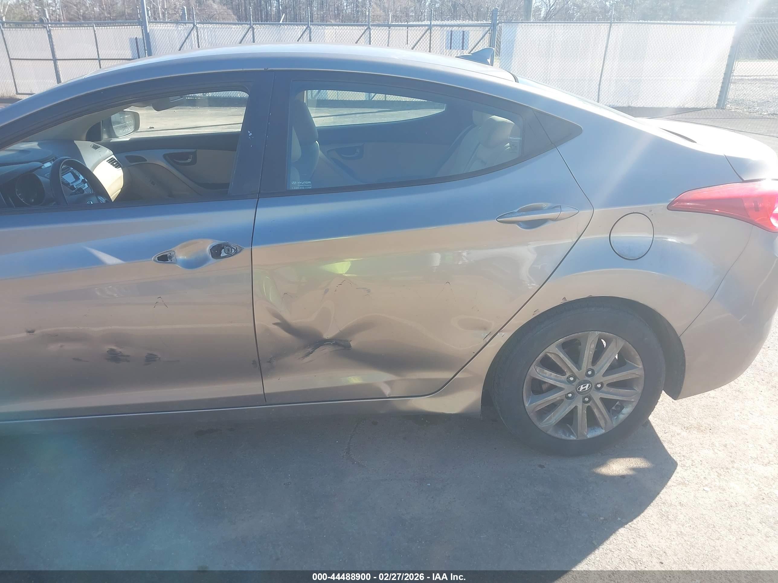 HYUNDAI ELANTRA image 6