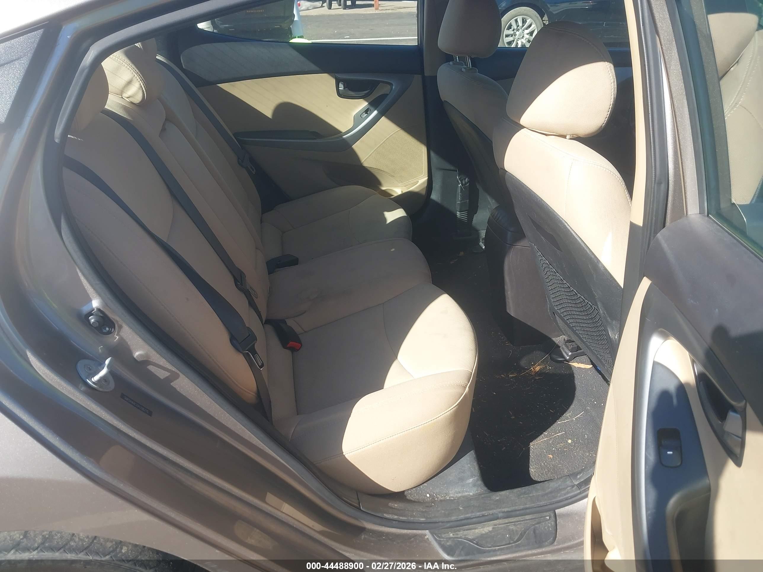 HYUNDAI ELANTRA image 8