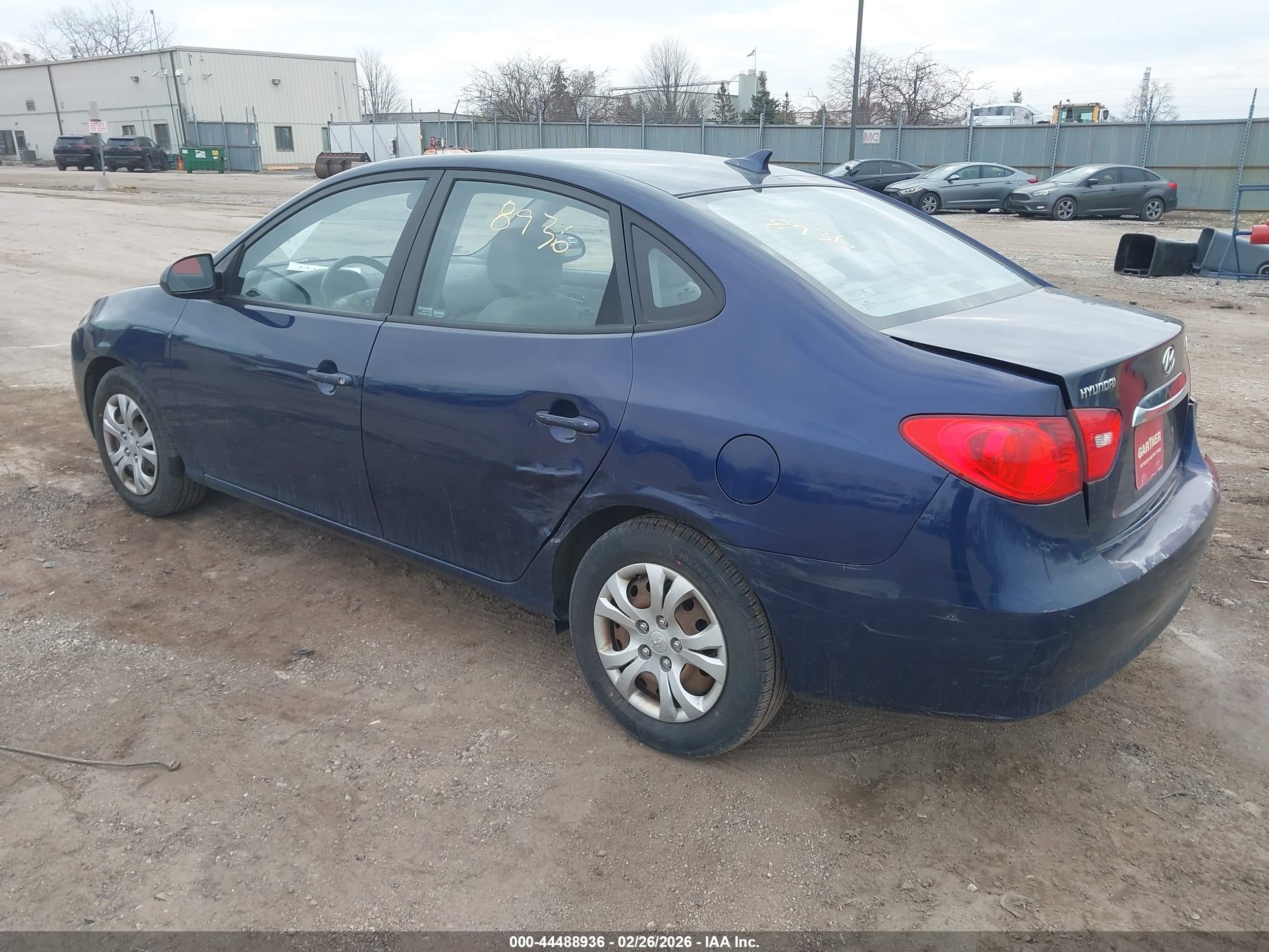 HYUNDAI ELANTRA image 3