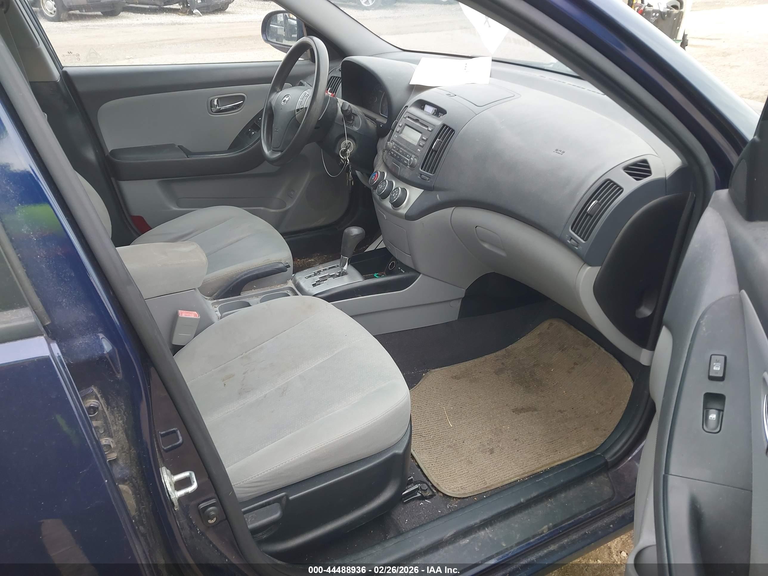 HYUNDAI ELANTRA image 5