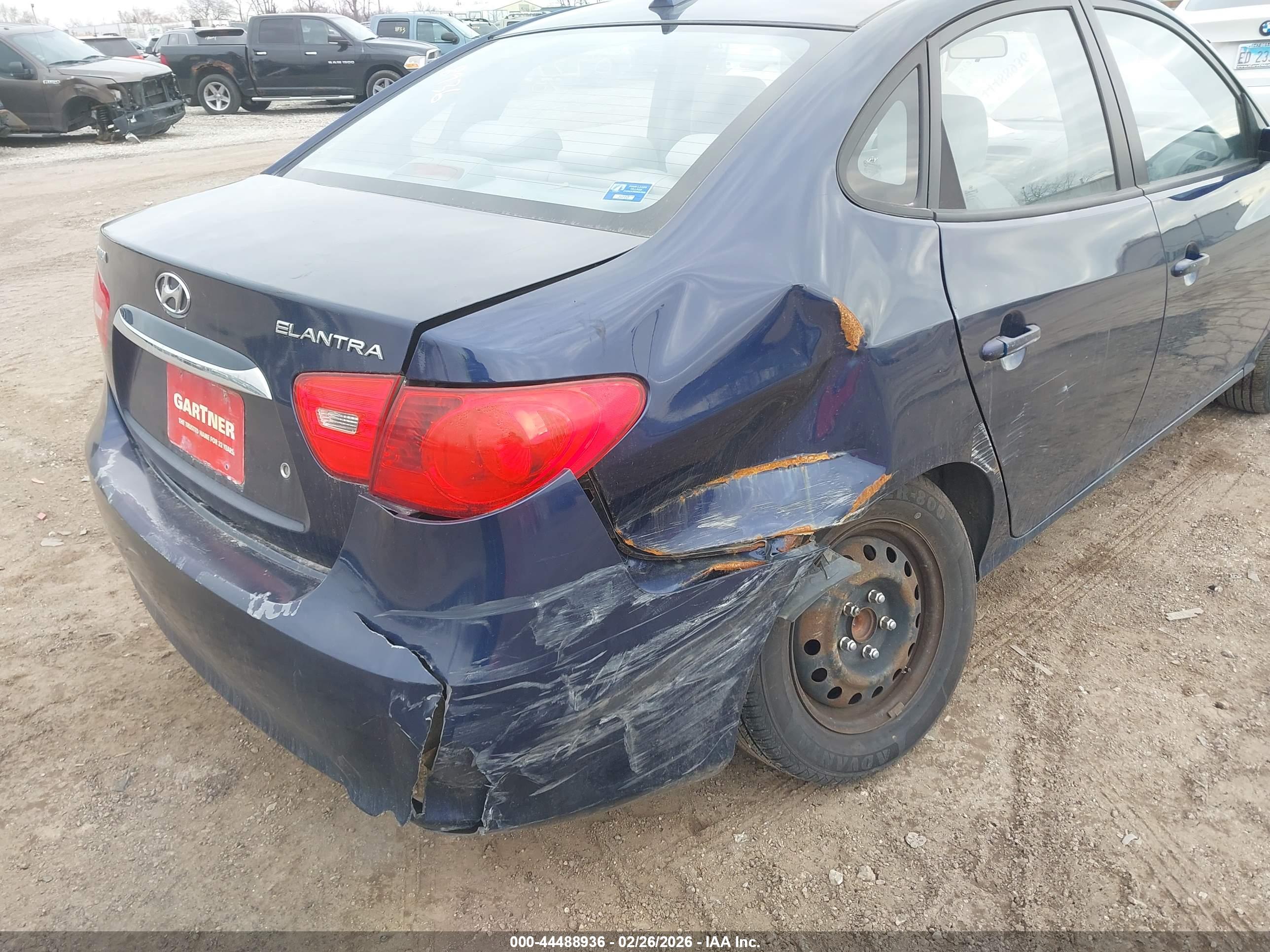 HYUNDAI ELANTRA image 6