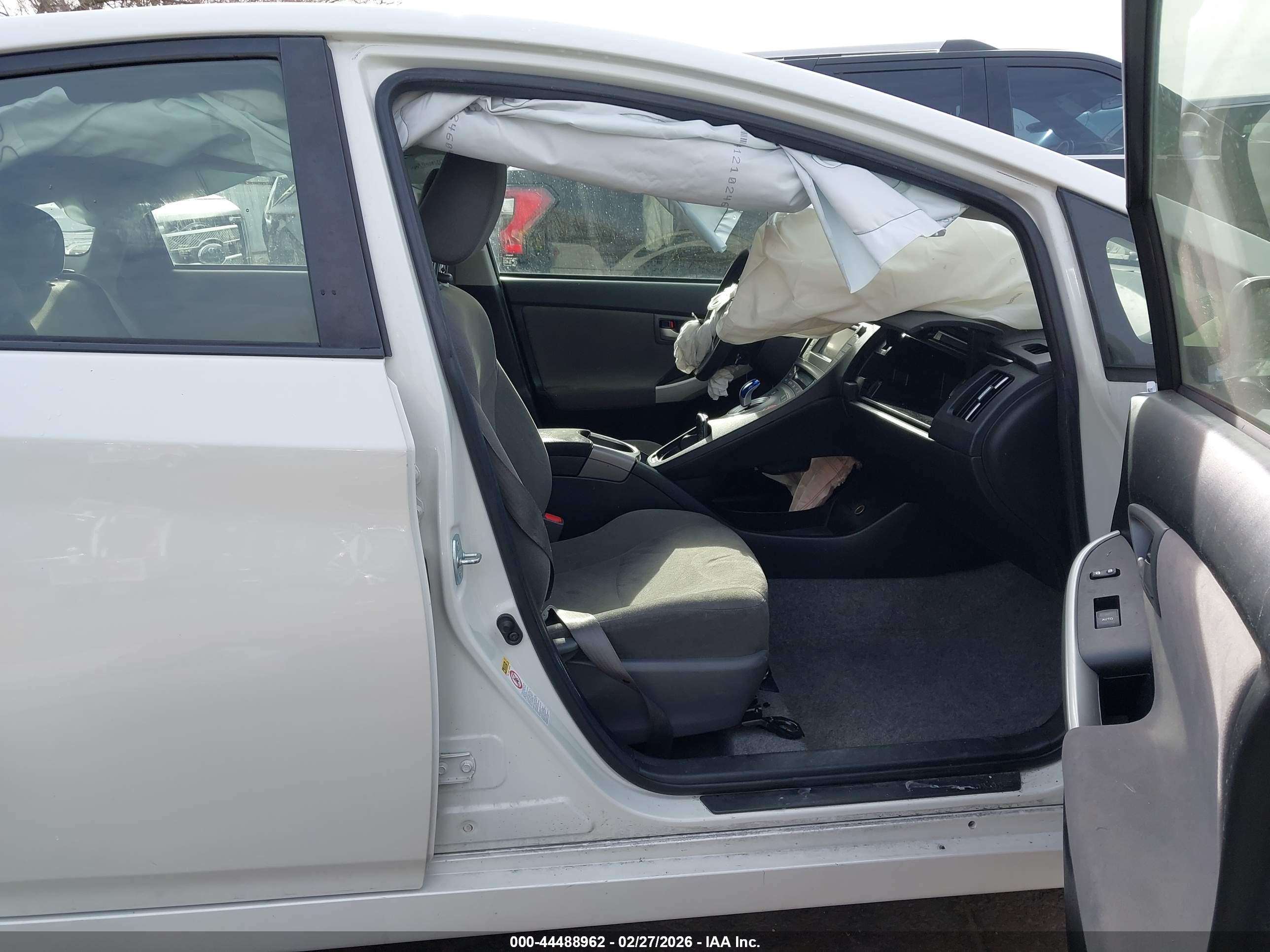 TOYOTA PRIUS image 5