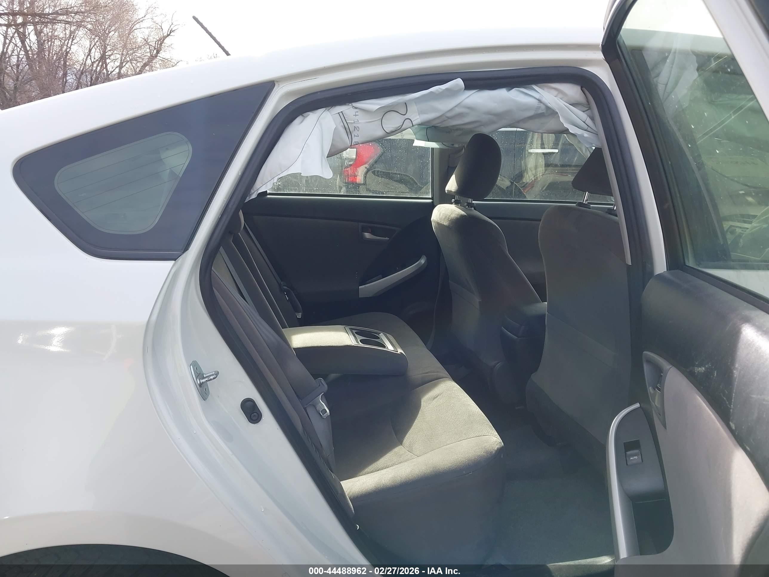 TOYOTA PRIUS image 8