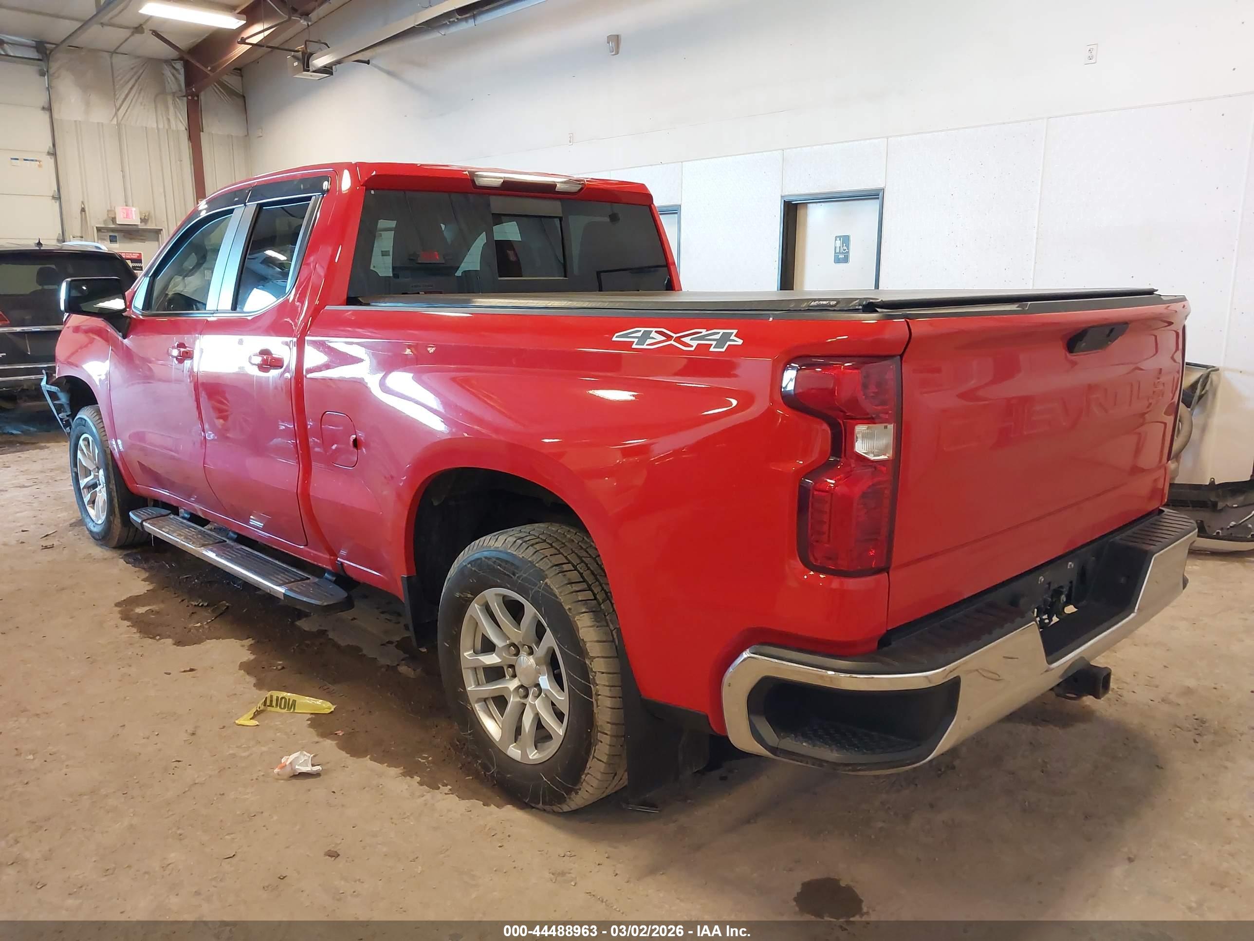 CHEVROLET SILVERADO image 3