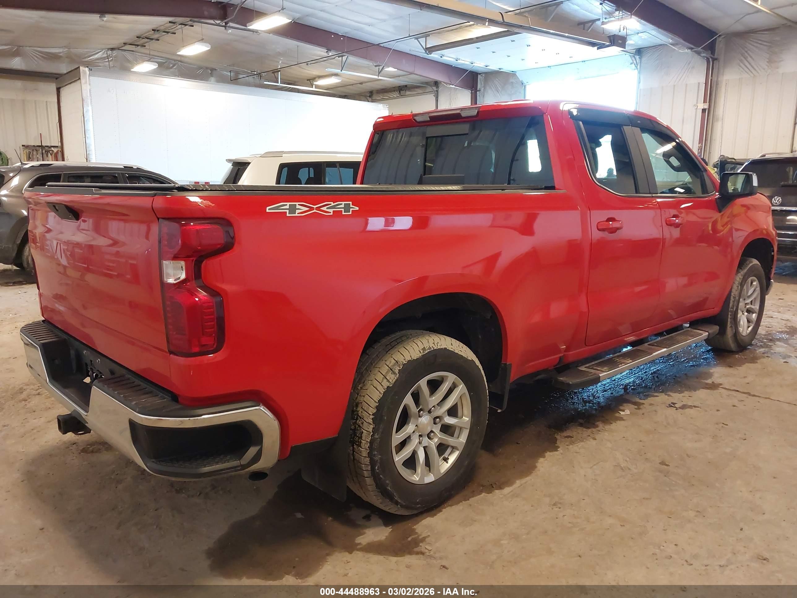 CHEVROLET SILVERADO image 4
