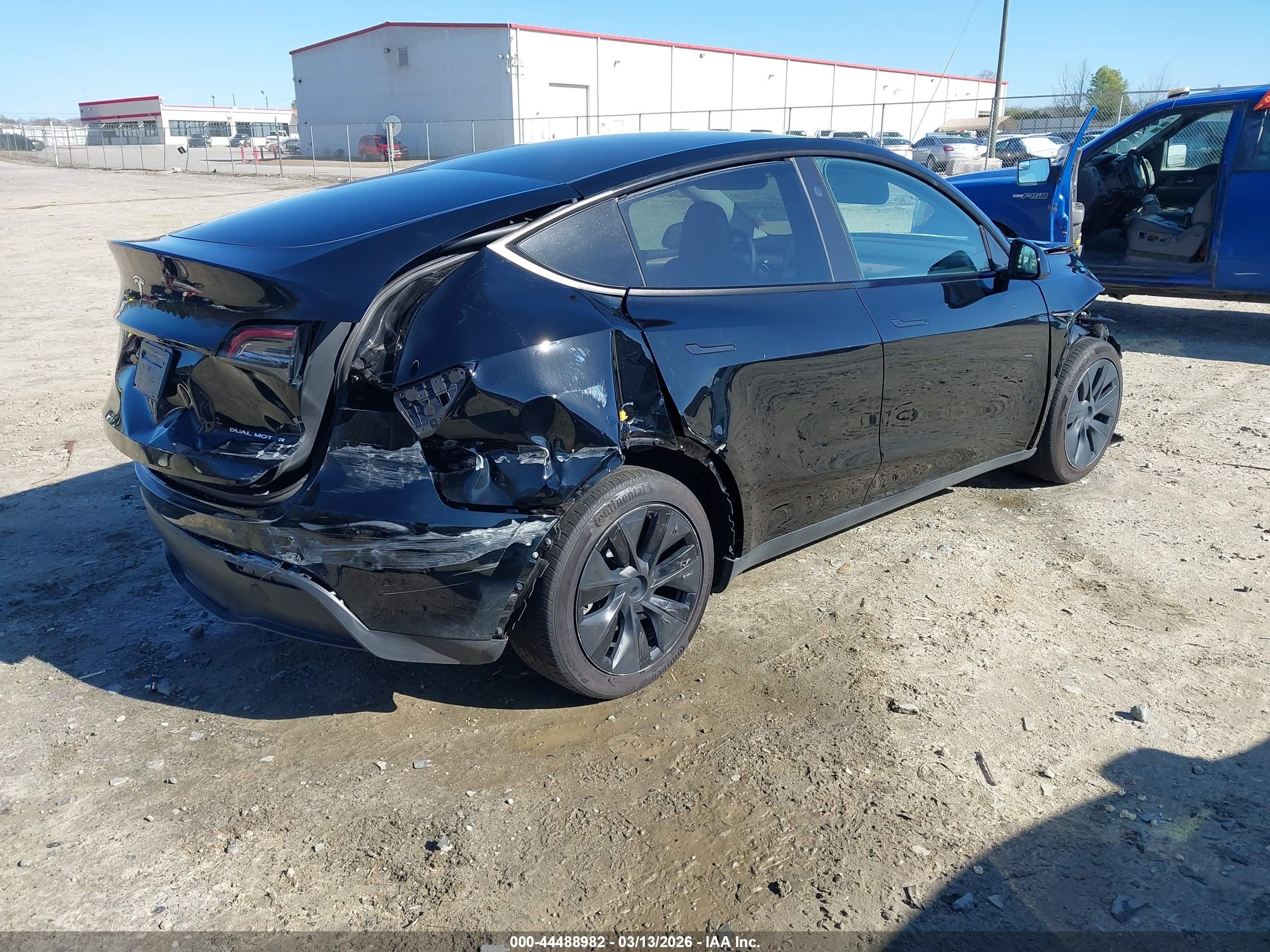 TESLA MODEL image 4