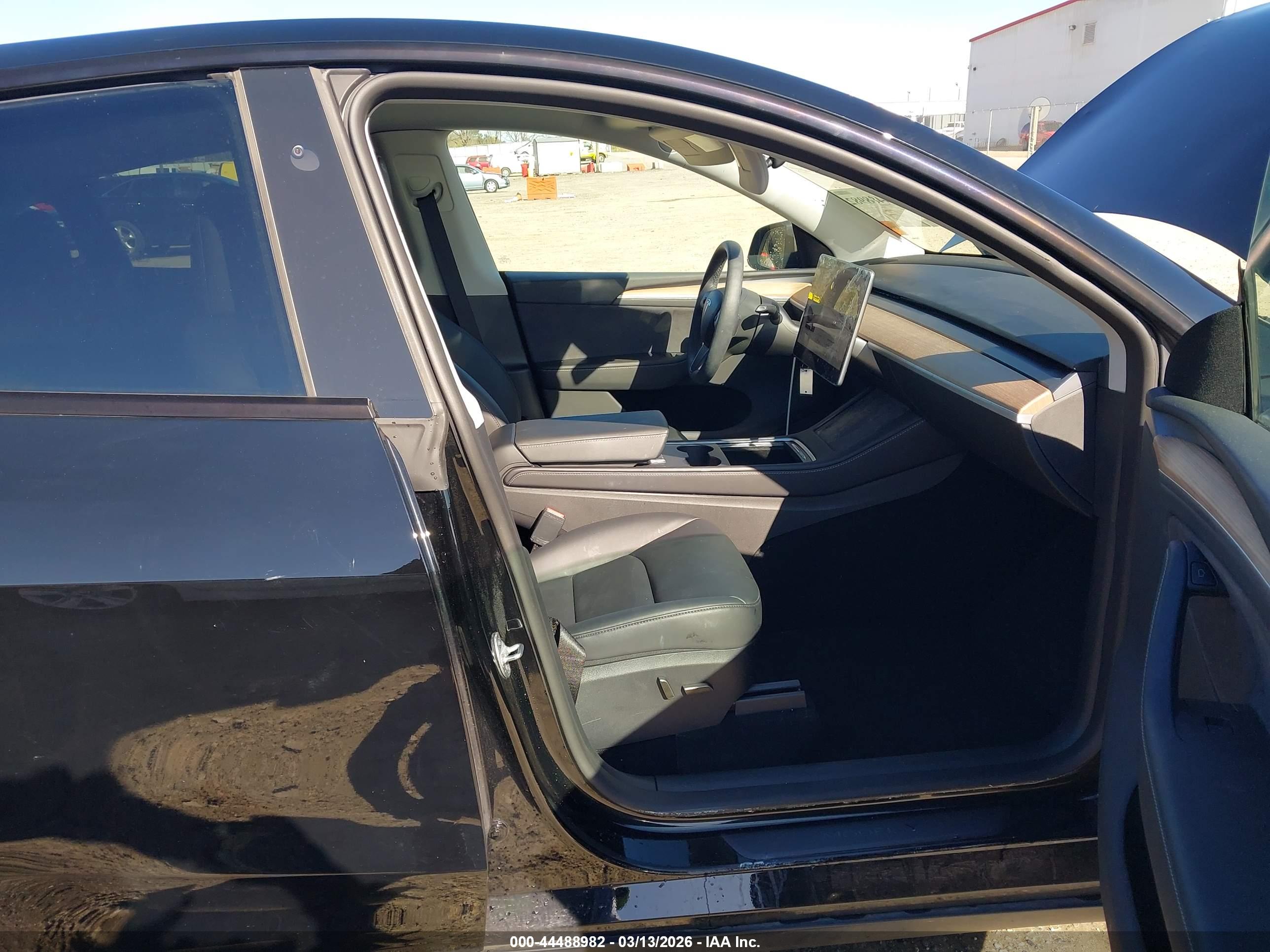 TESLA MODEL image 5