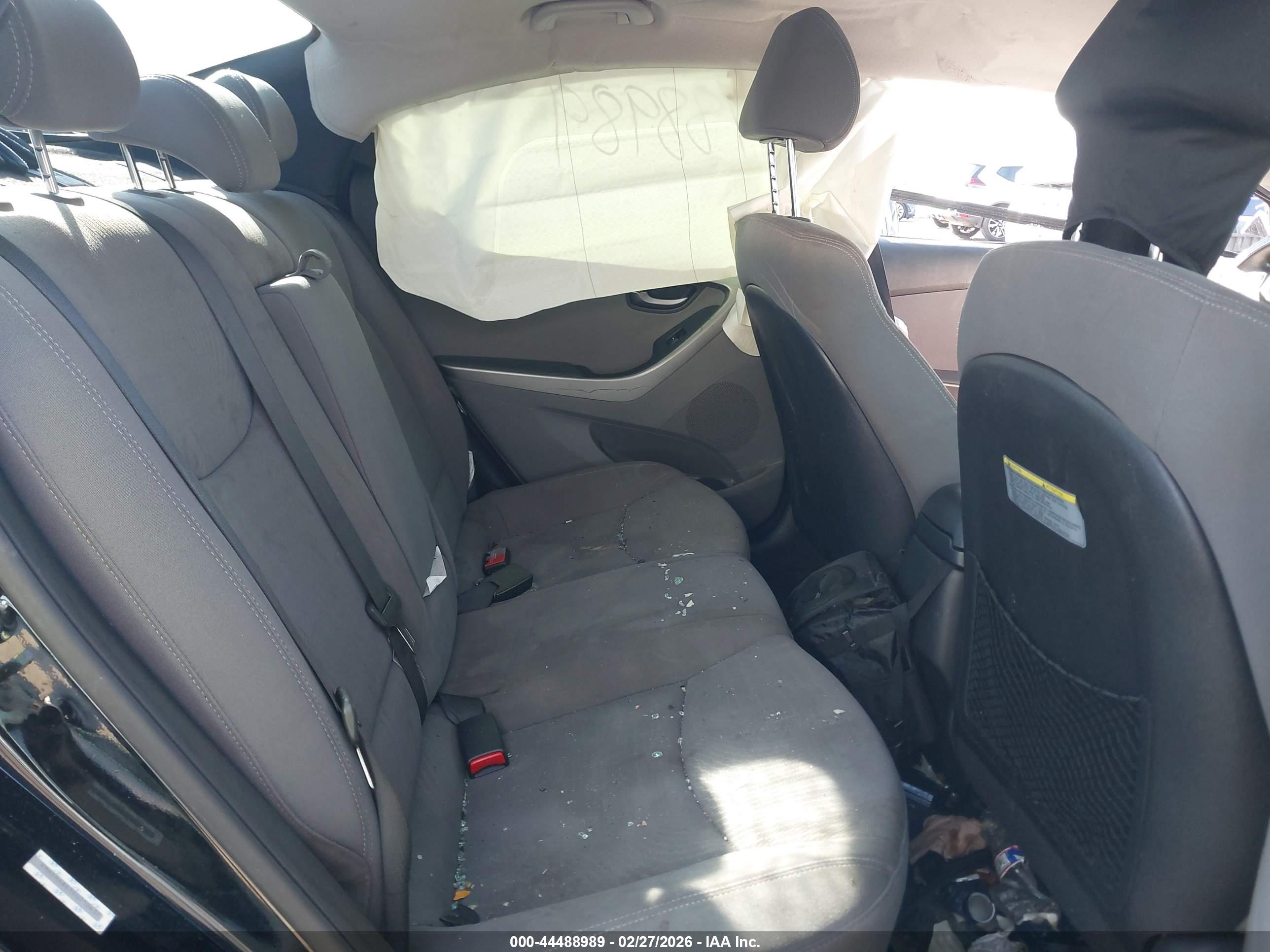 HYUNDAI ELANTRA image 8