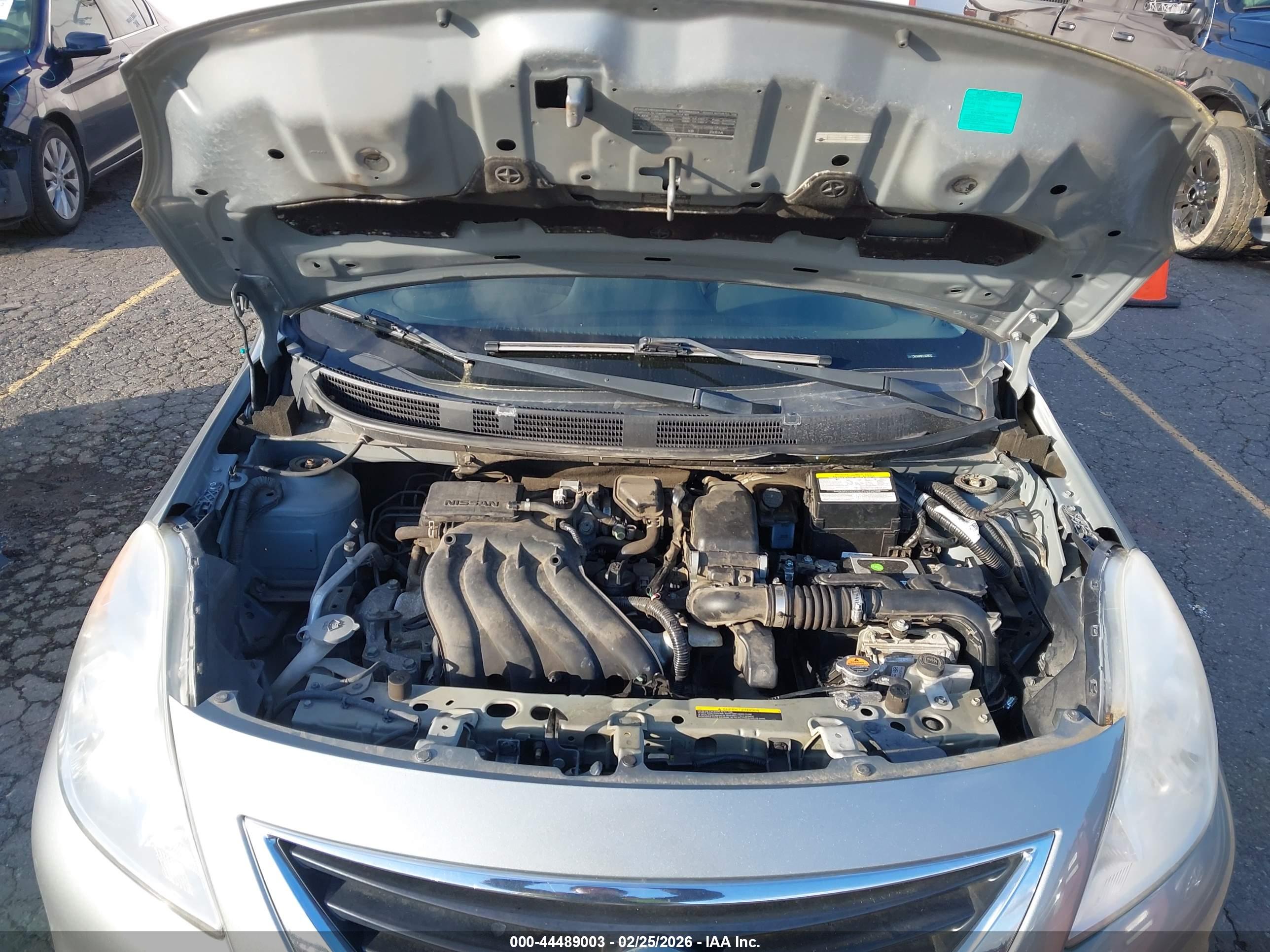 NISSAN VERSA image 10