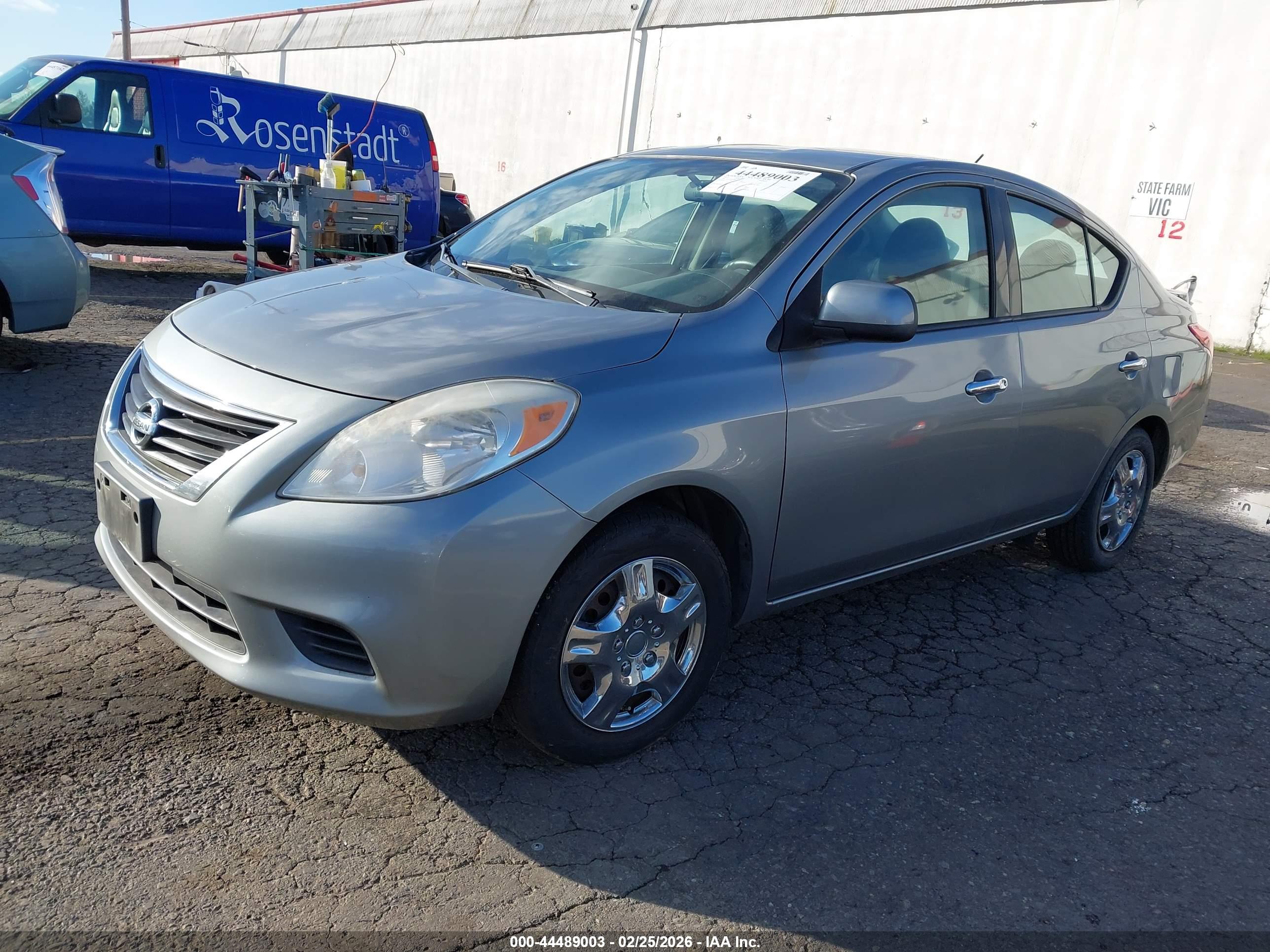 NISSAN VERSA image 2