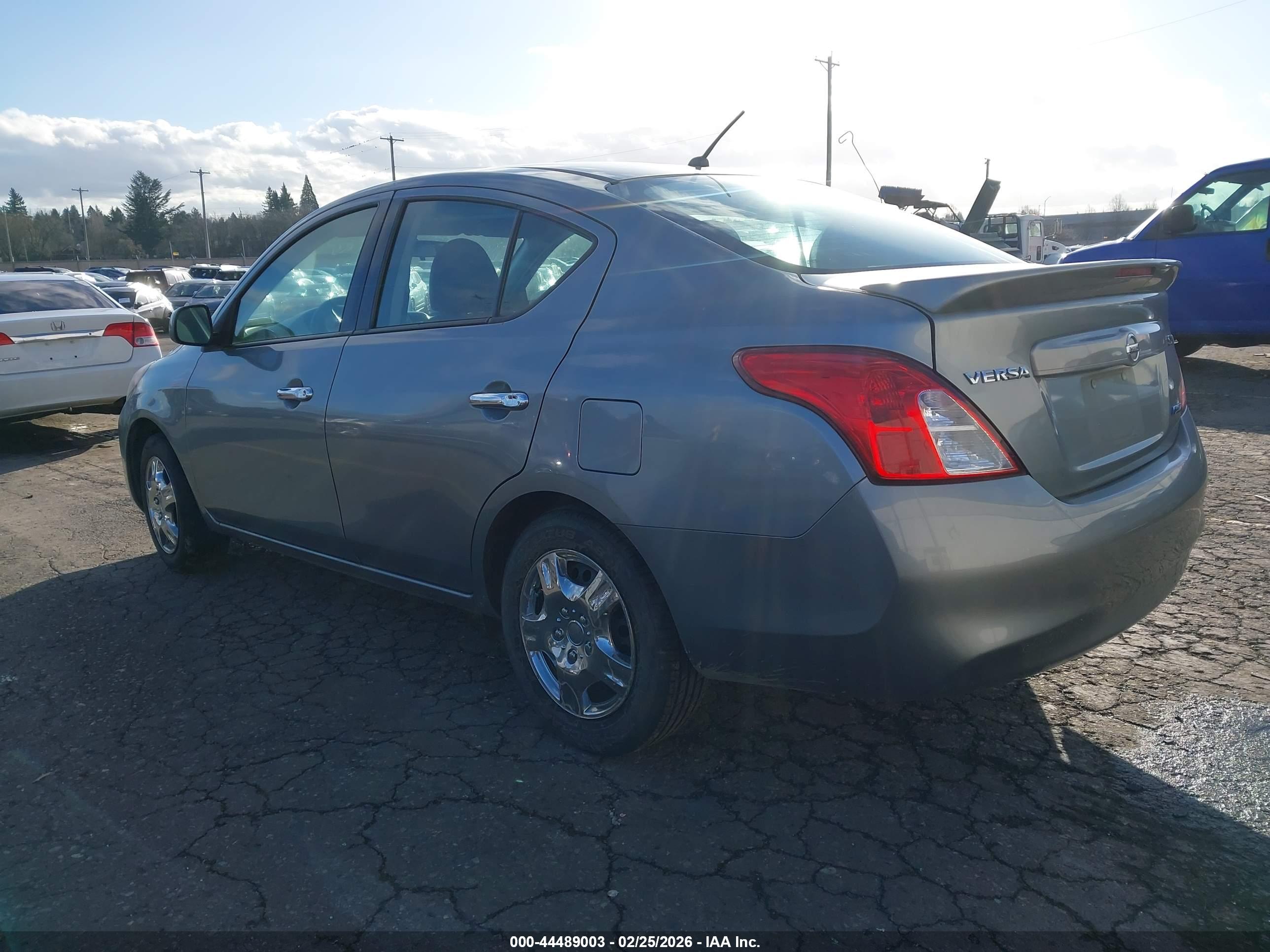 NISSAN VERSA image 3