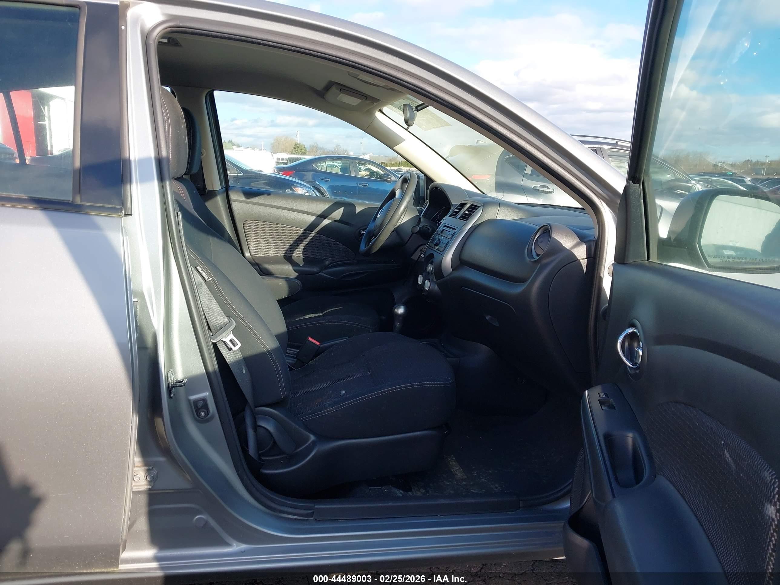 NISSAN VERSA image 5