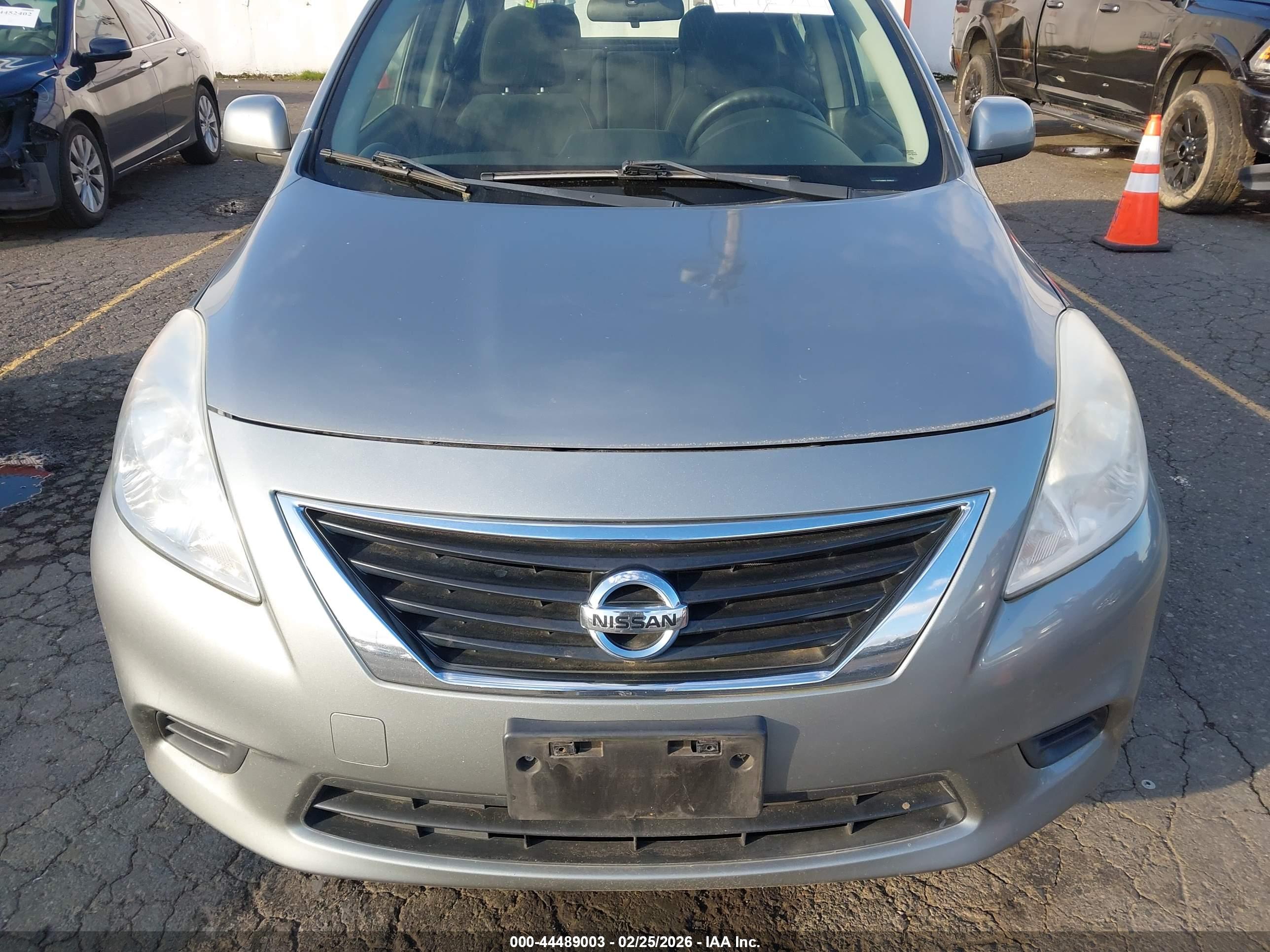 NISSAN VERSA image 6