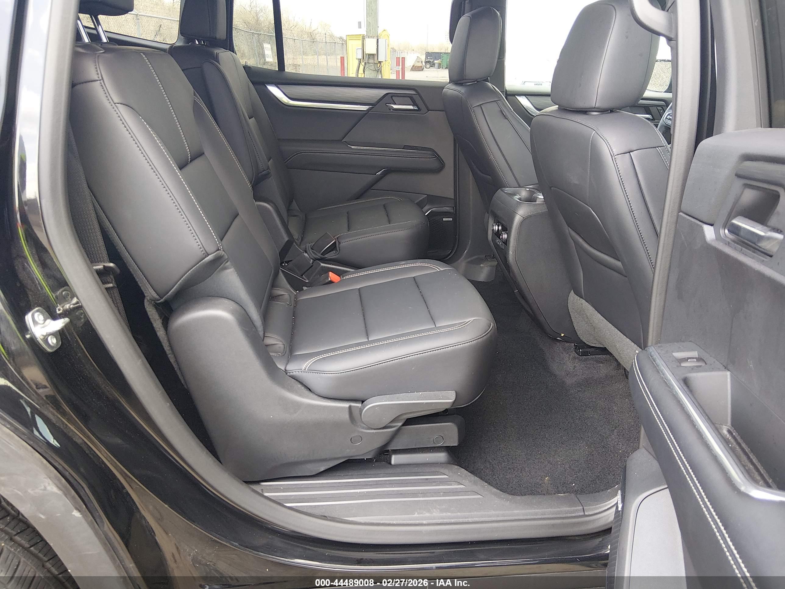 GMC ACADIA image 8