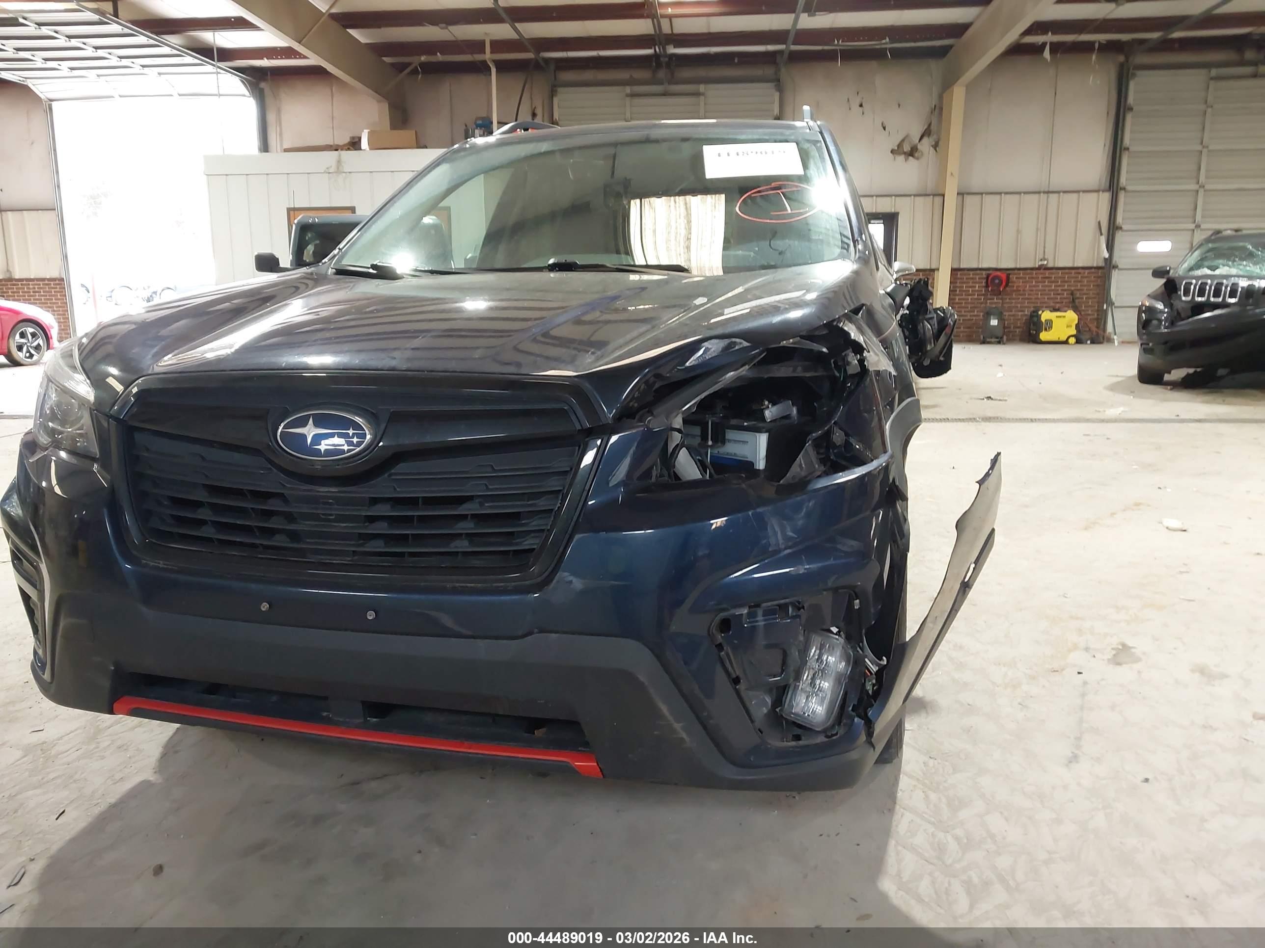 SUBARU FORESTER image 6