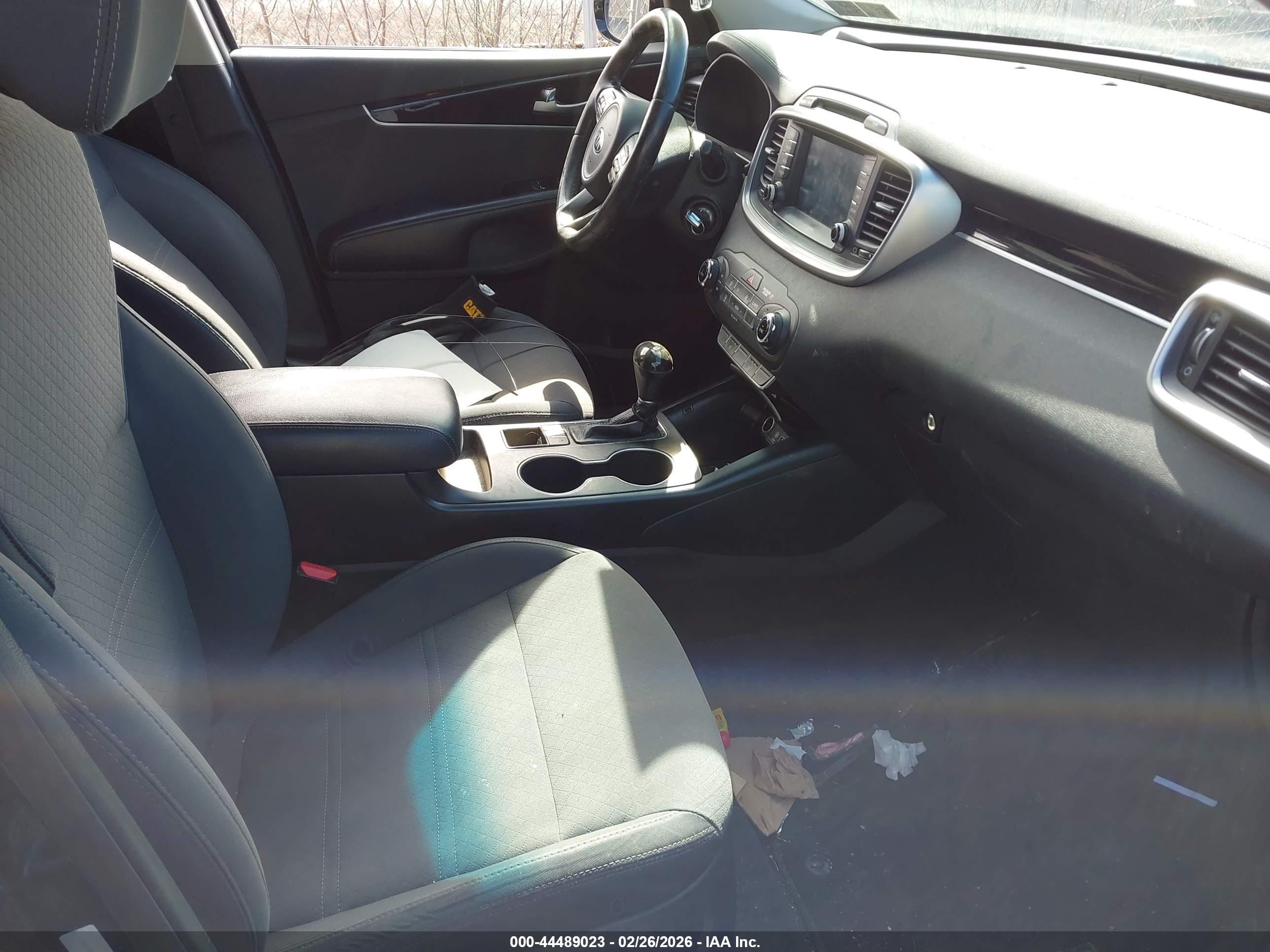 KIA SORENTO image 5
