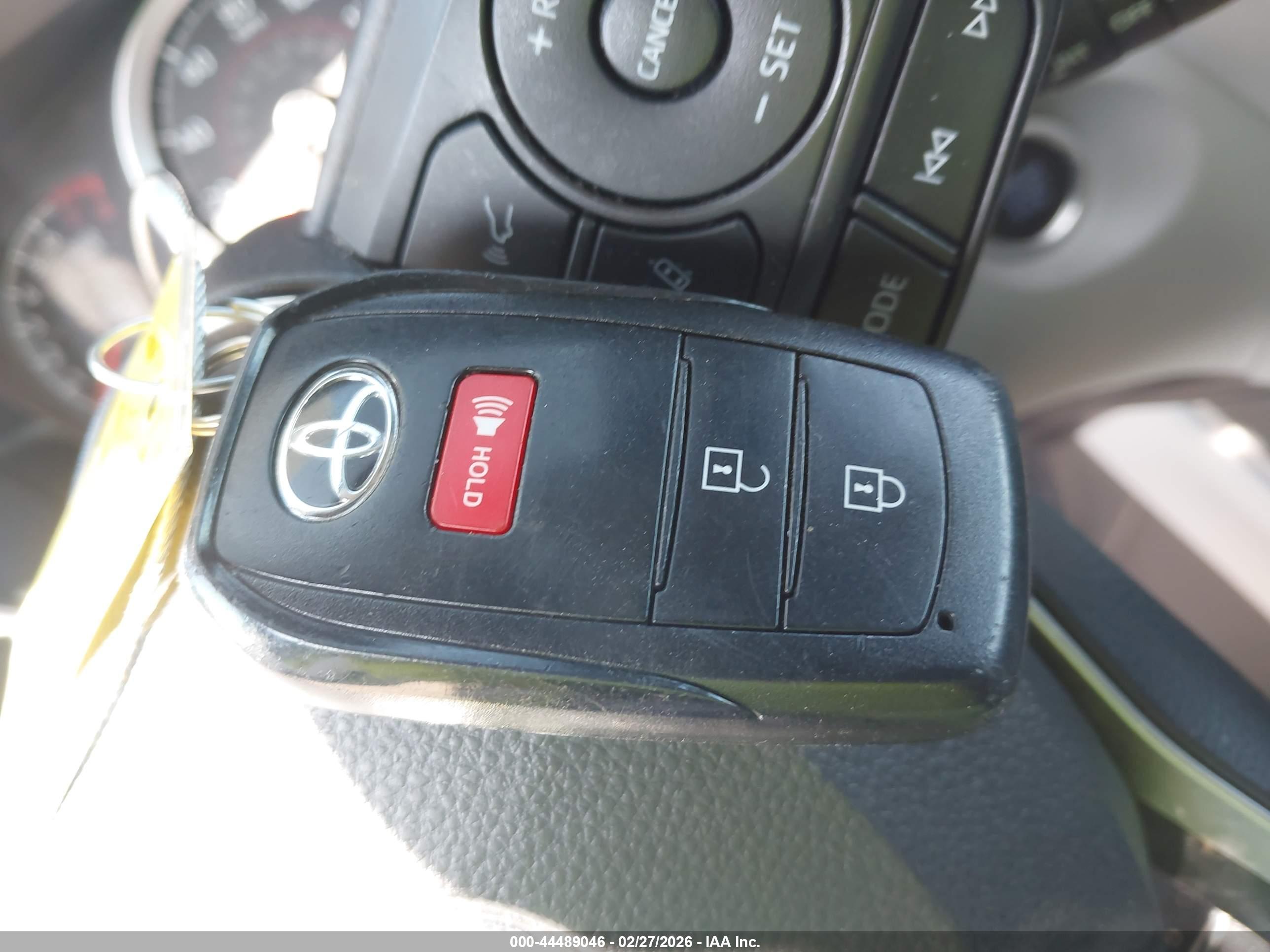 TOYOTA COROLLA image 11